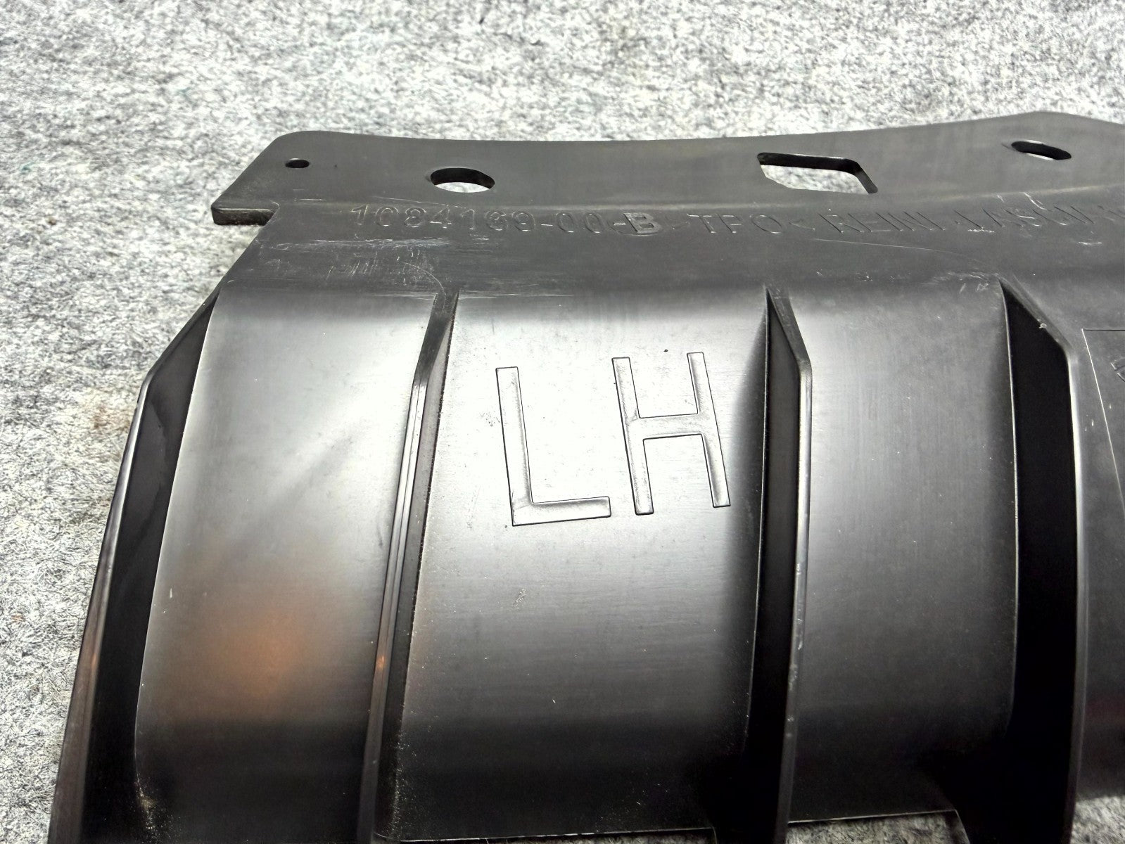 ♦️17-23 TESLA MODEL 3 FRONT LEFT UPPER BUMPER SUPPORT BRACKET OEM, 1084169-00-B