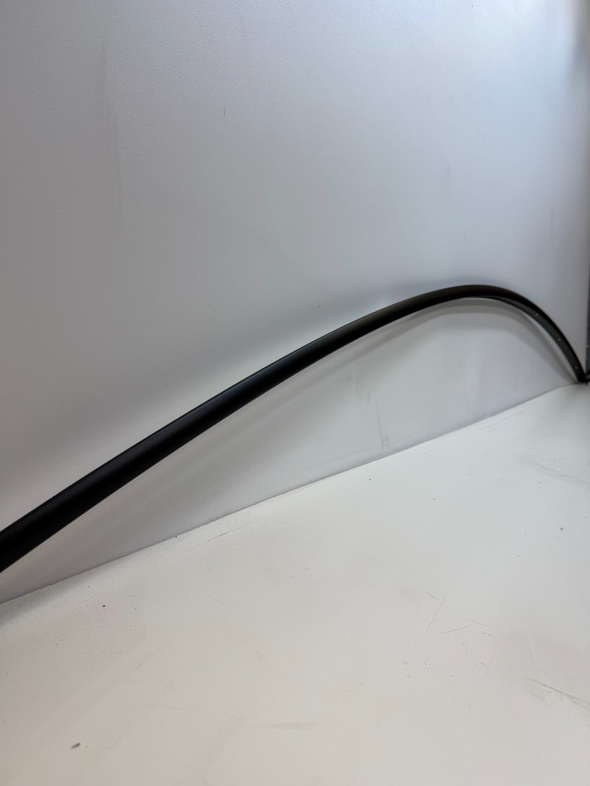 2020 - 2024 TESLA MODEL Y ROOF RIGHT PASSENGER SIDE MOLDING COVER 1495731-00-A