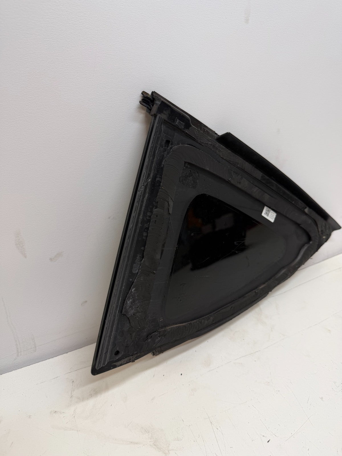2020-24 TESLA MODEL Y REAR RIGHT PASSENGER SIDE QUARTER WINDOW GLASS 1495745-00