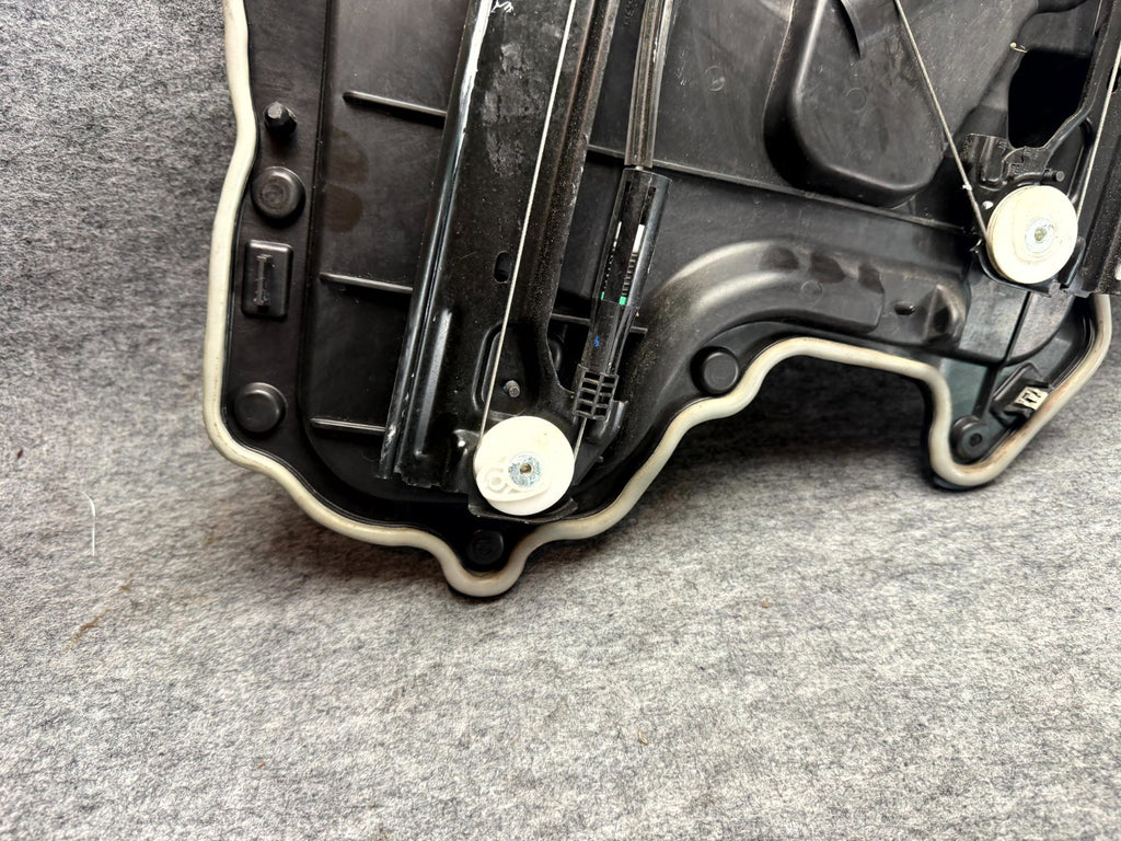 ♦️17–23 TESLA MODEL 3 REAR LEFT DOOR WINDOW REGULATOR W/ MOTOR OEM, 1096622-00-K