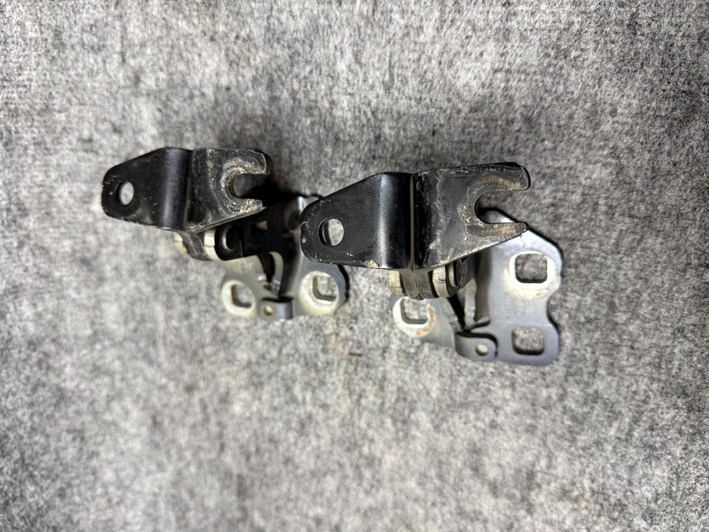 ♦️2017 – 2023 TESLA MODEL 3 FRONT LEFT & RIGHT SIDE DOOR HINGE SET OEM, 046571