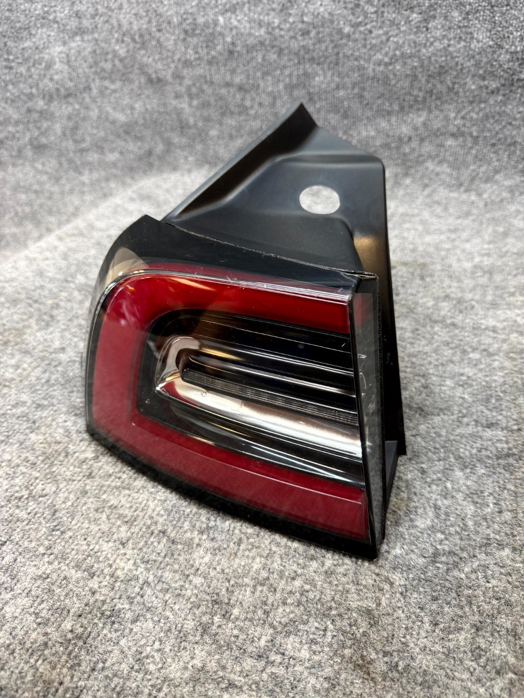 2017–2023 TESLA MODEL Y/3 REAR LEFT SIDE TAIL LIGHT OEM,1077397/ 1077399