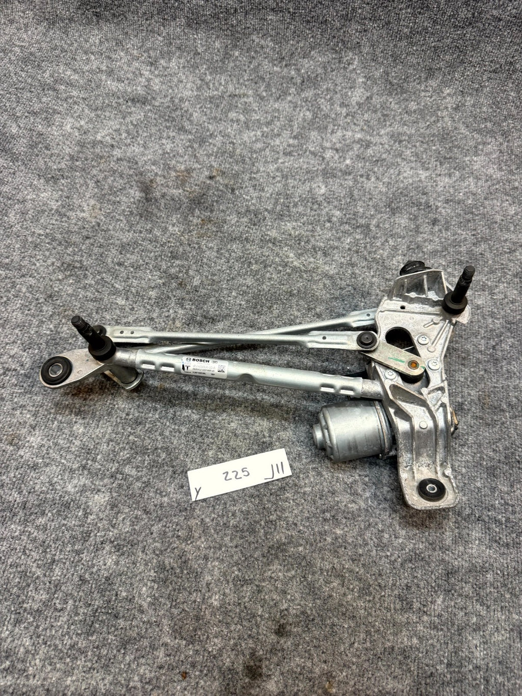 2020-2024 TESLA MODEL Y FRONT WINDSHIELD WIPER LINKAGE W/MOTOR OEM, 1658936-00-A