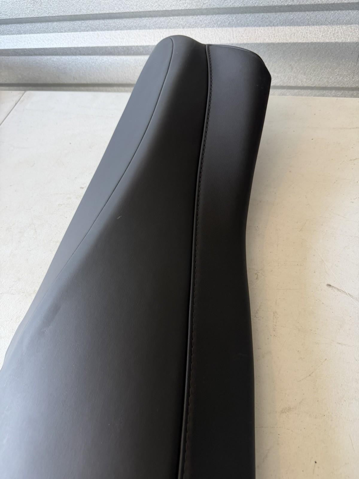 ♦️17-23 TESLA MODEL 3 REAR LEFT DRIVER 2ND ROW SEAT BOLSTER COVER OEM,109602761I