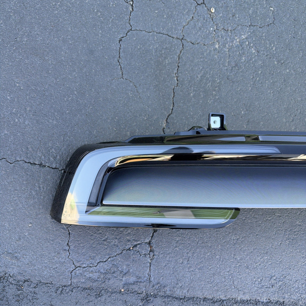 2025 2026 TESLA MODEL Y JUNIPER TAIL LIGHT OEM CENTER LED TAIL LAMP