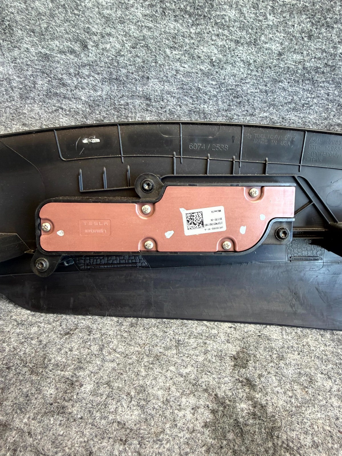 ♦️17–23 TESLA MODEL 3 FRONT RIGHT SEAT SWITCH OUTER TRIM COVER OEM, 1098349-00-G