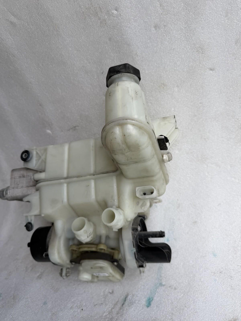 ♦️2017 - 2023 TESLA MODEL 3 COOLANT EXPANSION TANK WITH PUMP OEM, 1097016-00-D