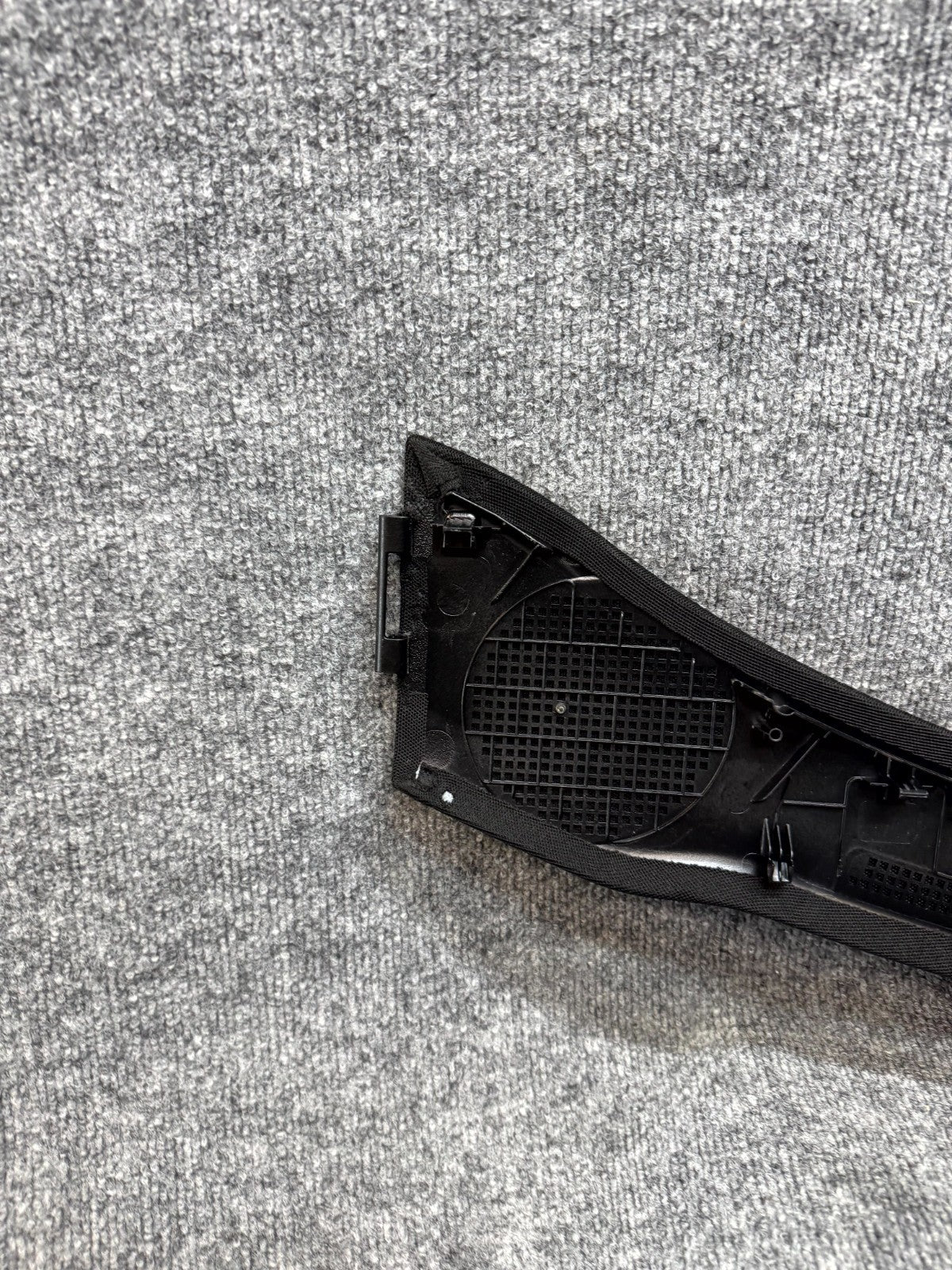 2020-2024 TESLA MODEL Y DASHBOARD DEFROSTER SPEAKER TRIM PANEL OEM, 1766372-00-A