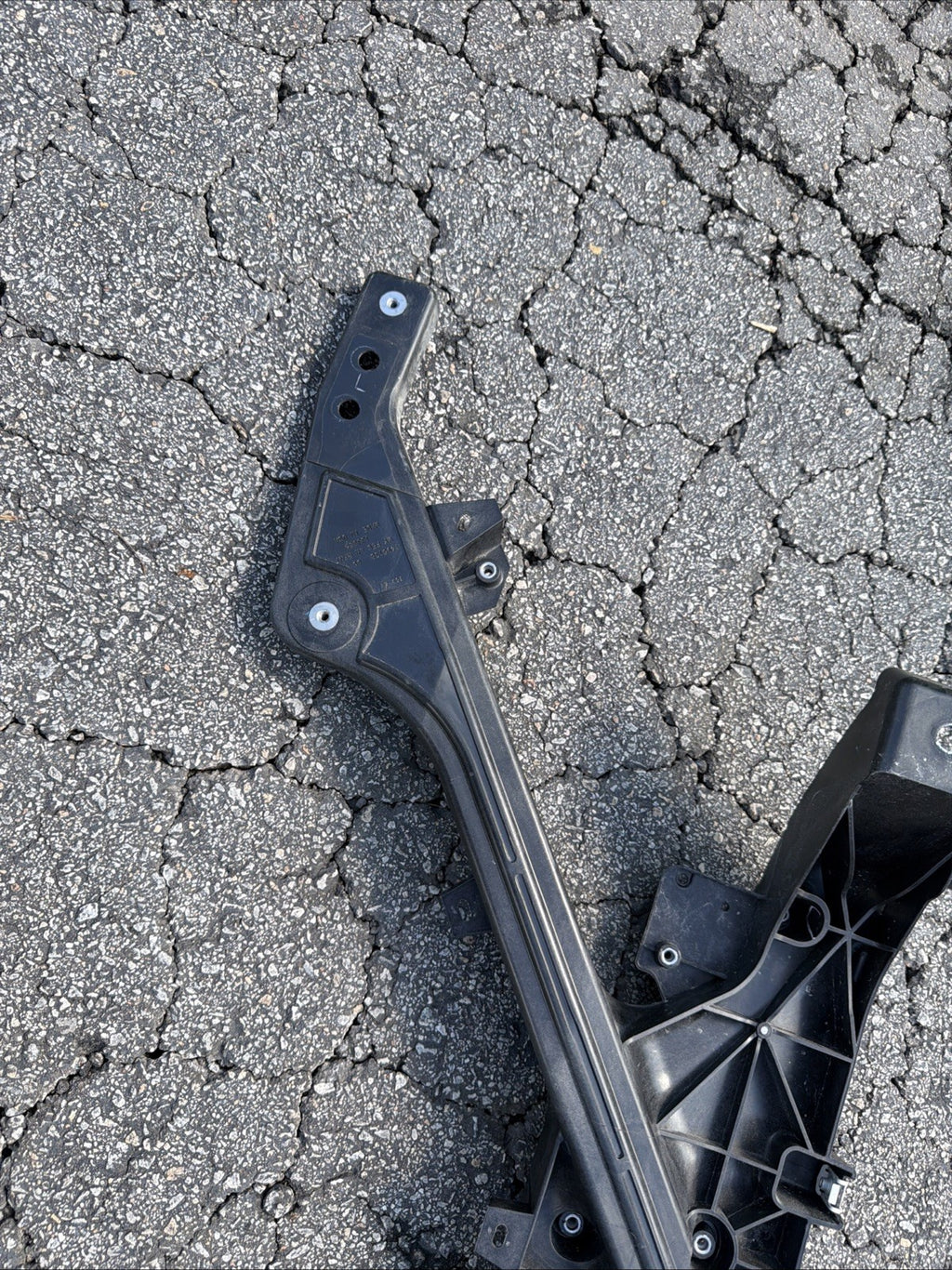 2020-2024 TESLA MODEL Y RADIATOR SUPPORT OEM 1516277-00-D