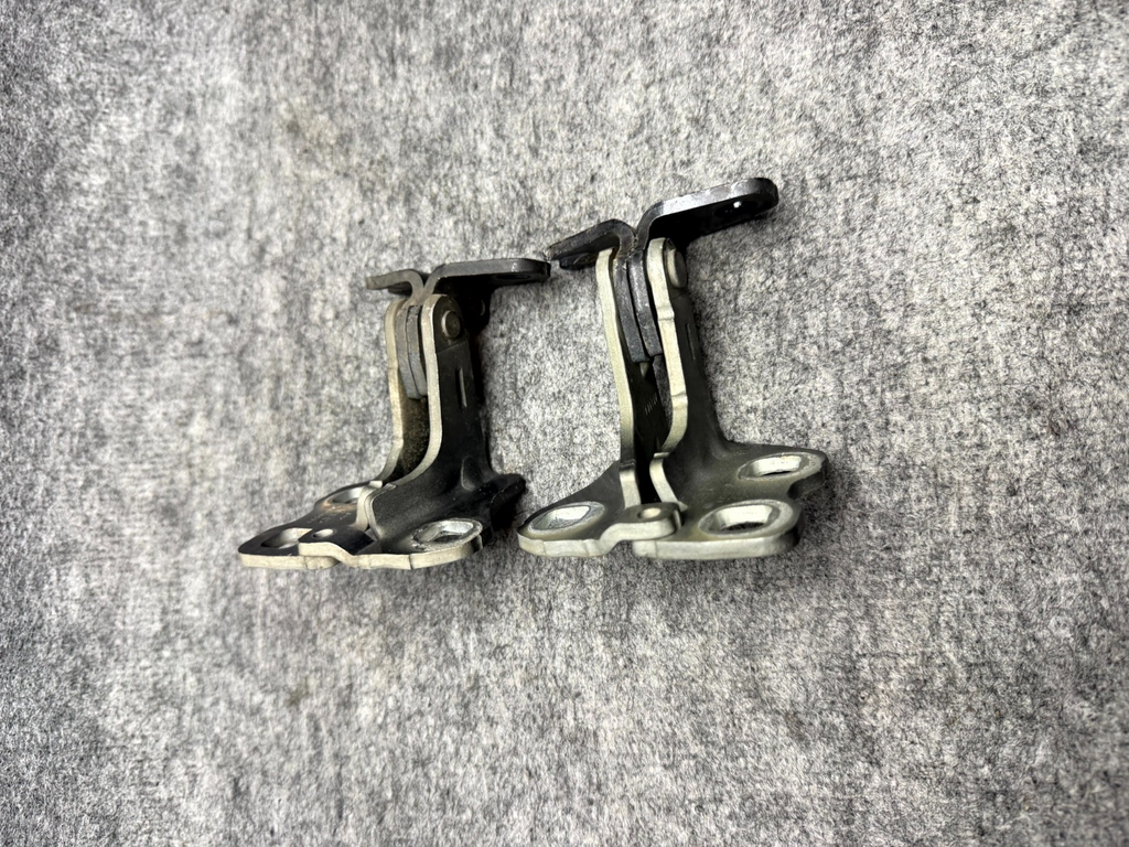 ♦️2017 – 2023 TESLA MODEL 3 FRONT LEFT DRIVER SIDE DOOR HINGE SET OEM, A046571