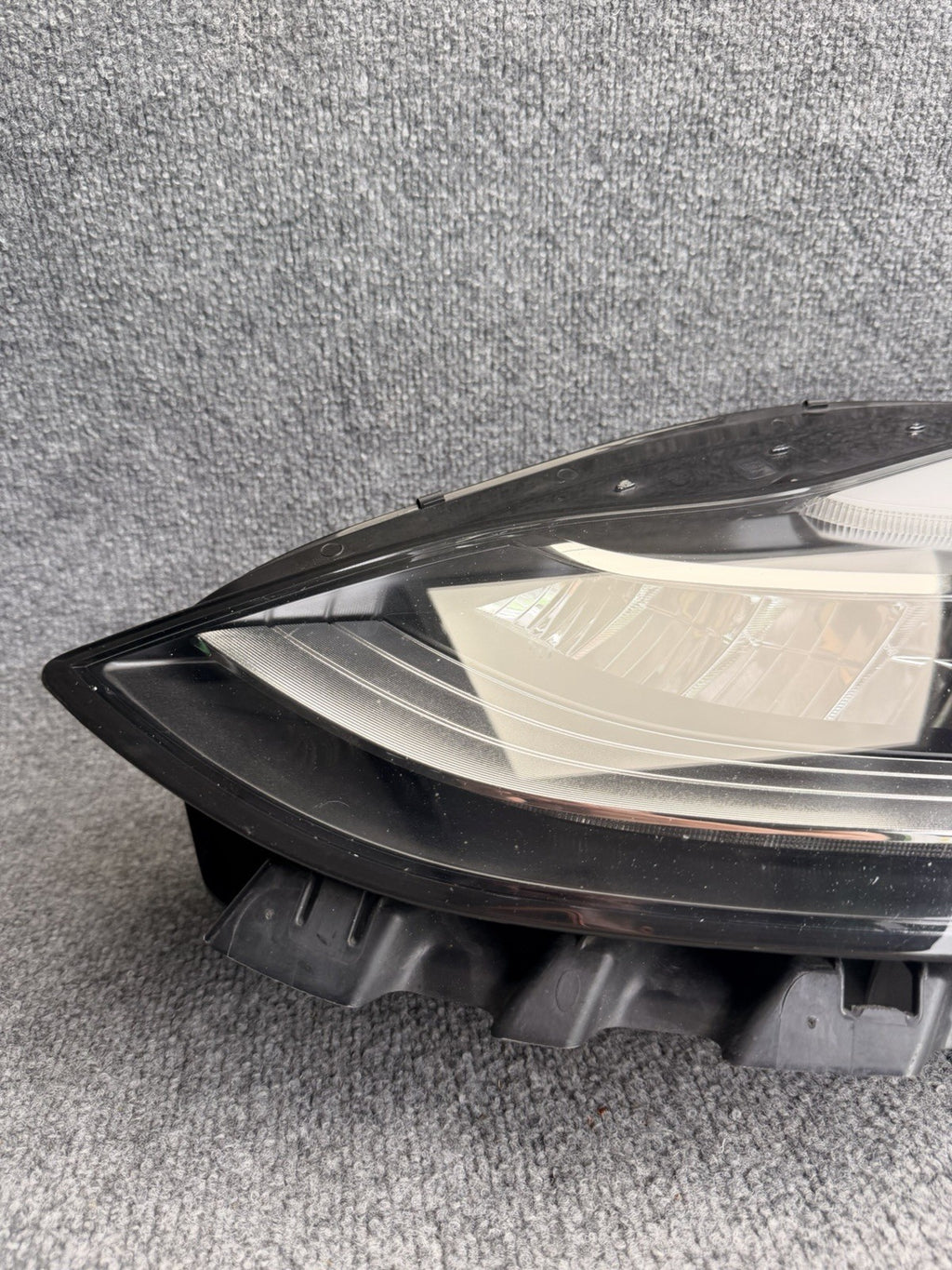 2017-2021 Tesla Model 3 / Y Headlight SAE UP-LEVEL LEFT HAND 1077371-98-L OEM