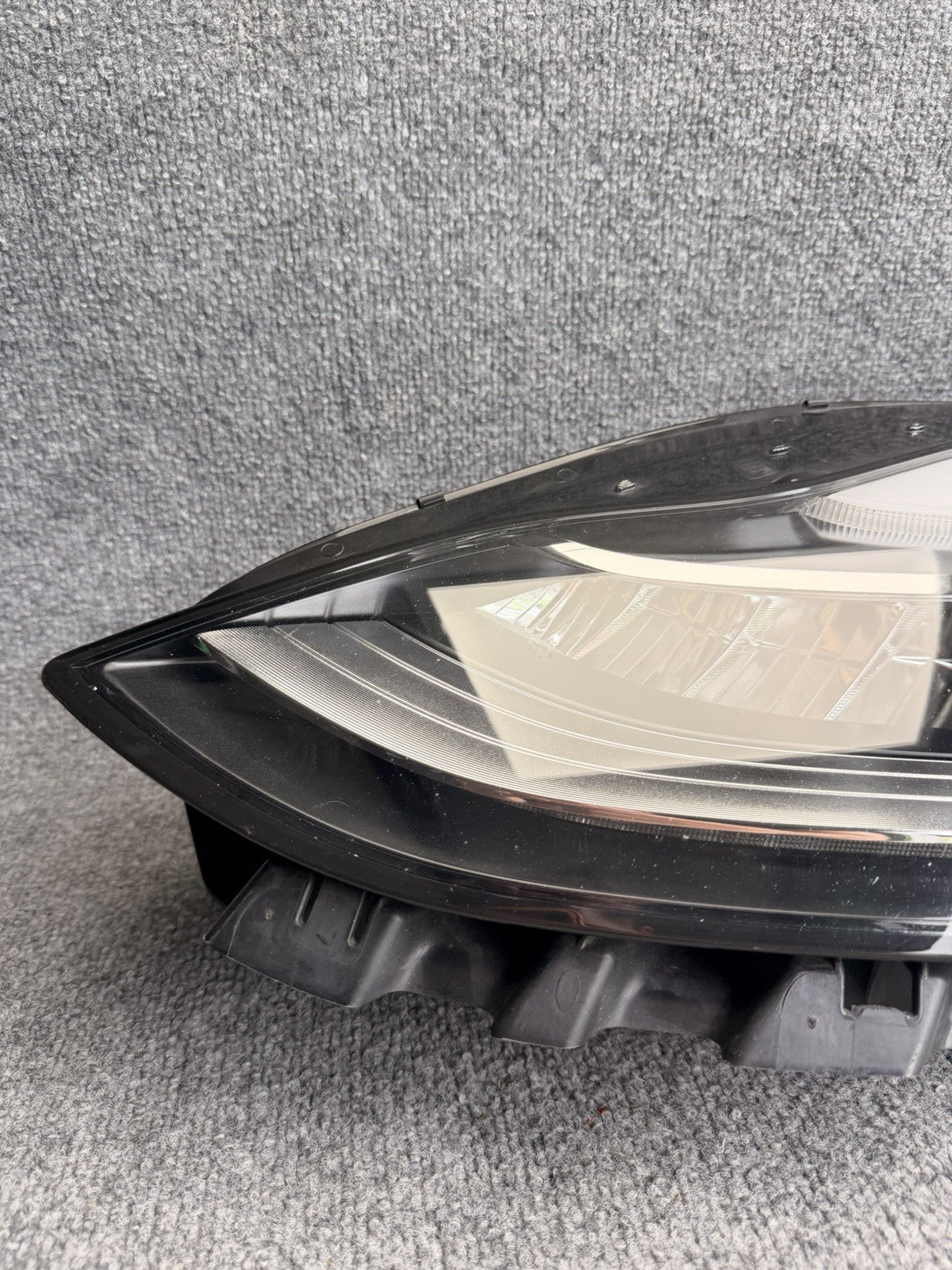 2017-2021 Tesla Model 3 / Y Headlight SAE UP-LEVEL LEFT HAND 1077371-98-L OEM