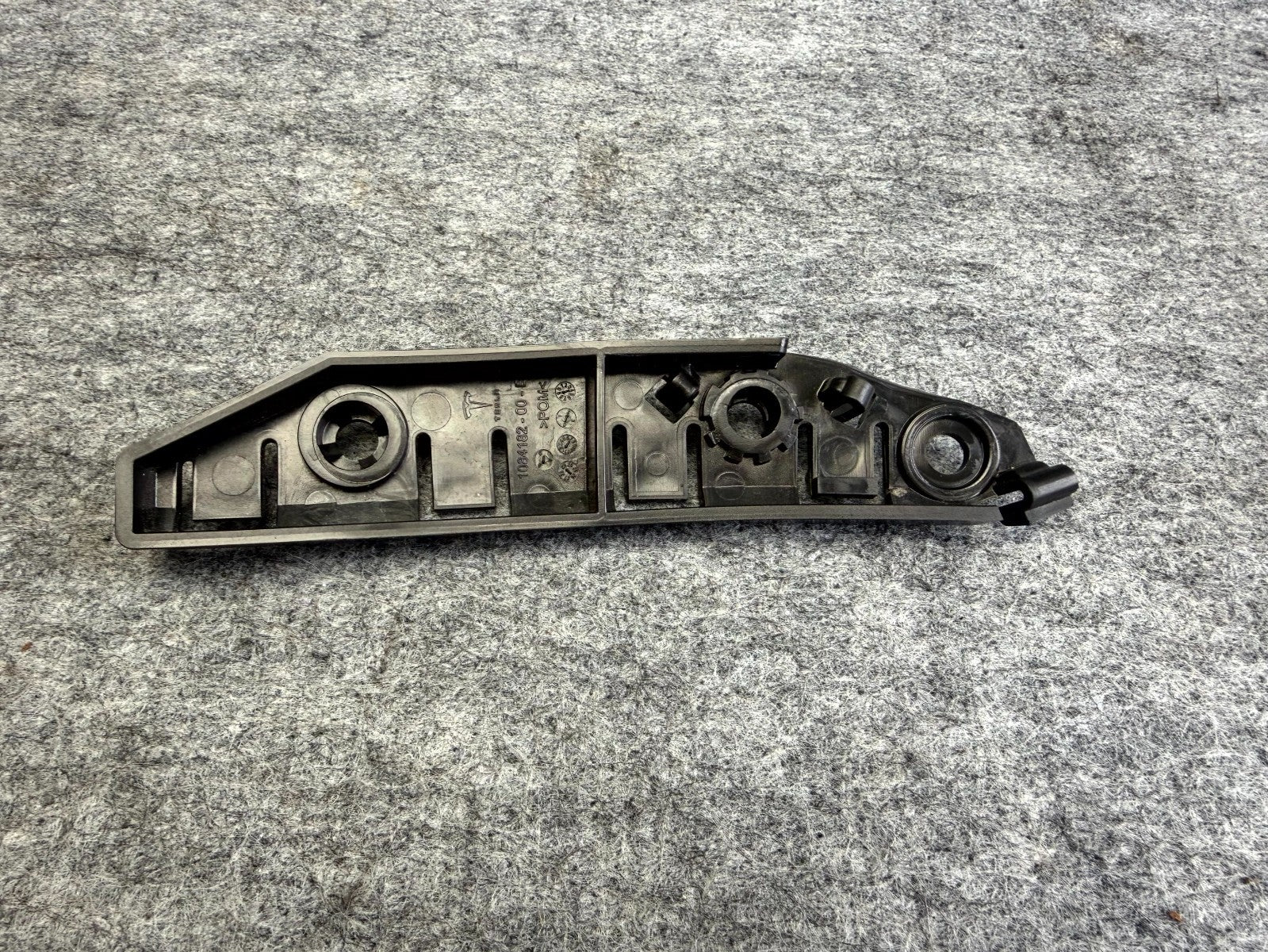 ♦️2017 - 2023 TESLA MODEL 3 FRONT RIGHT FENDER BUMPER BRACKET OEM, 1084181-00-E
