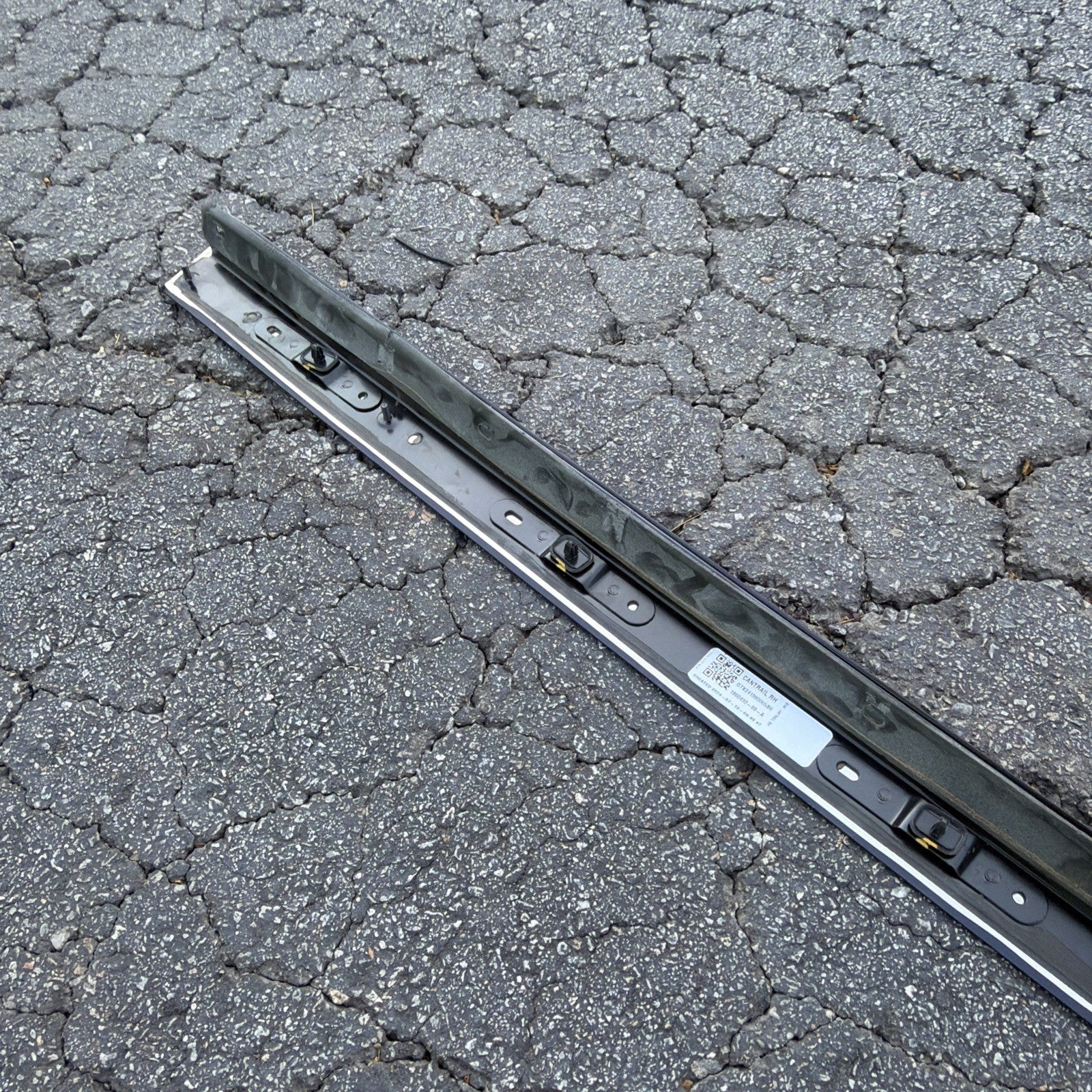 Tesla Cybertruck Right Cantrail 2024 -2025 1860490-88-A