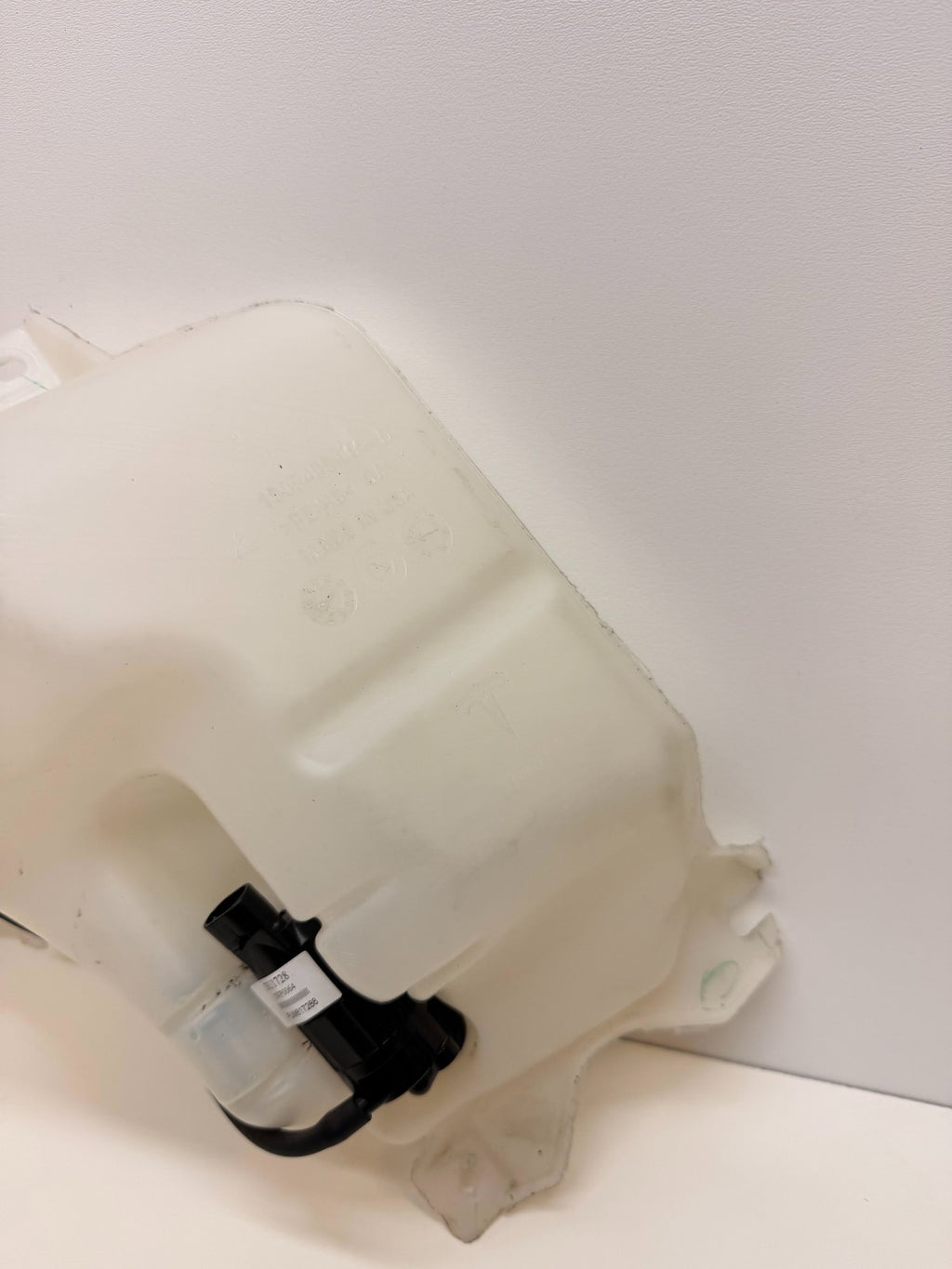 2012-2020 TESLA MODEL S WIPER WASHER RESERVOIR TANK BOTTLE 1005400-00-D