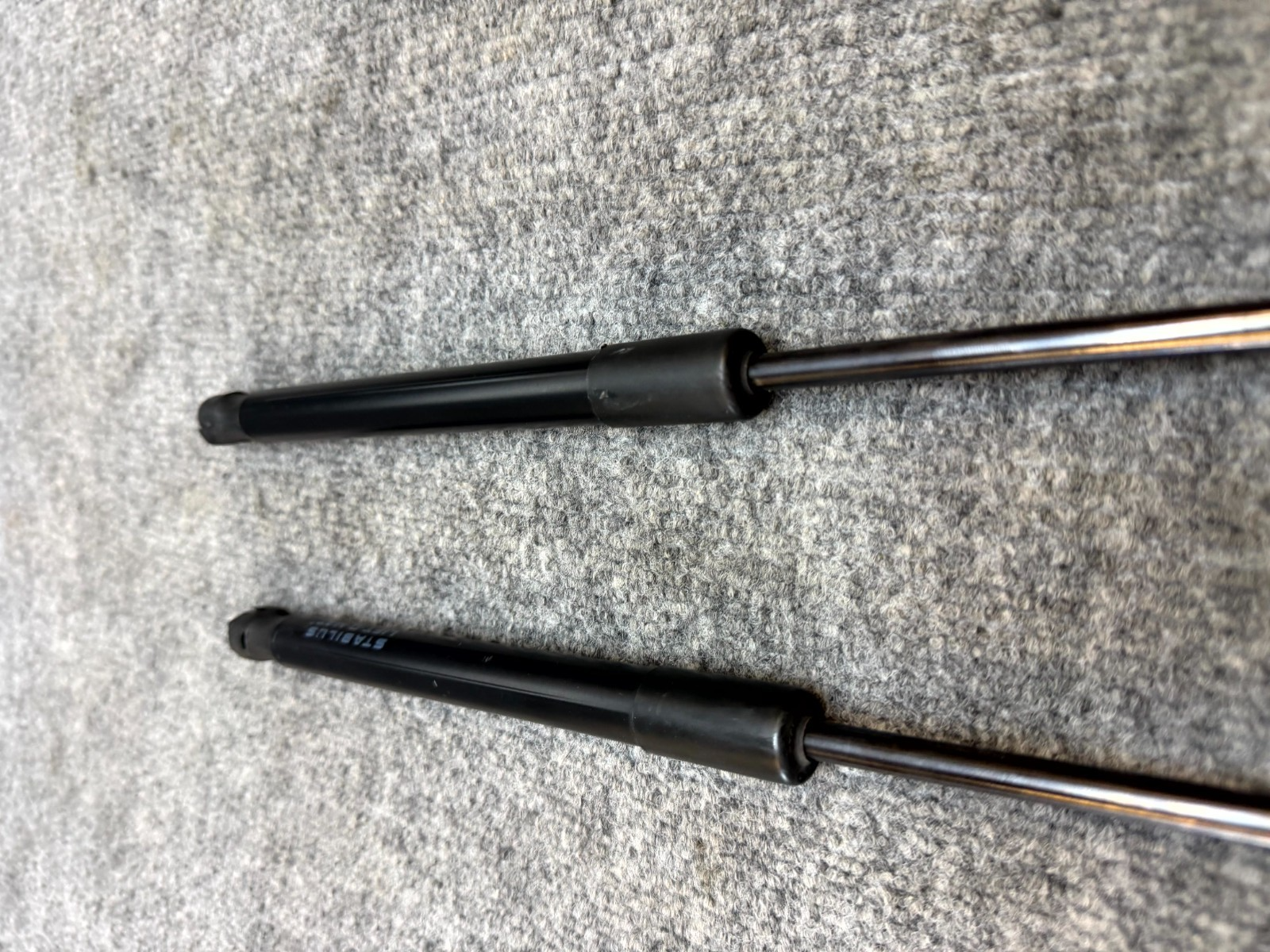2020 - 2024 TESLA MODEL Y FRONT LEFT & RIGHT BONNET HOOD STRUT OEM, 1091472-00-B