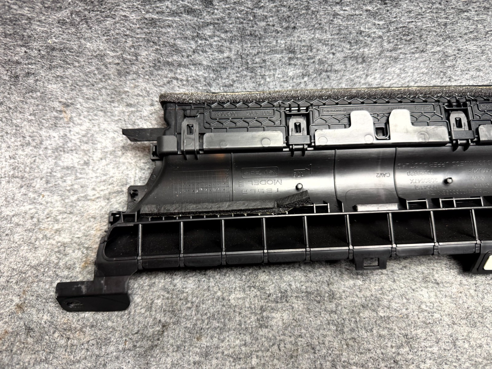 ♦️2017-2023 TESLA MODEL 3 RIGHT DASH HEATER LOWER AIR VENT GRILLE OEM, 108332500
