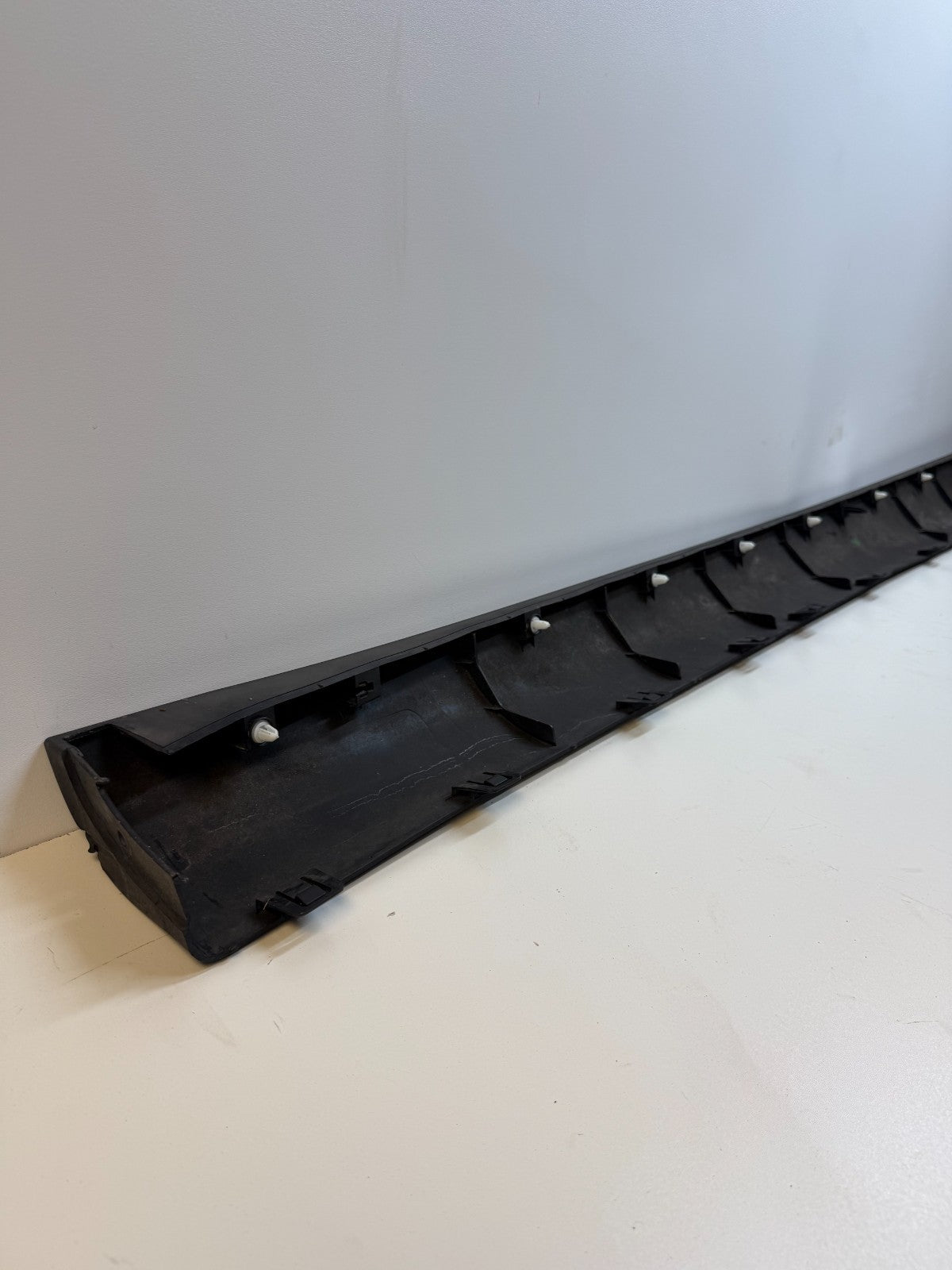 2020-2024 Tesla Model Y Right Side Molding Skirt Lower Rocker Cover 1497744-00-C