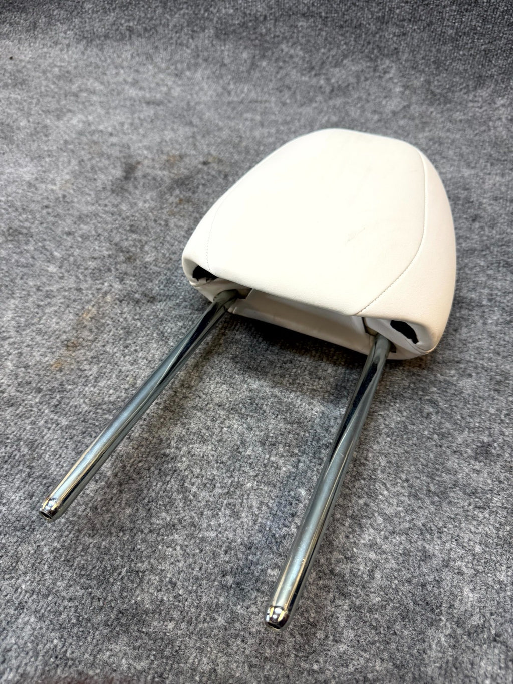 2017 - 2024 TESLA MODEL Y/3 FRONT LEFT OR RIGHT HEADREST WHITE OEM, 1623801-00-A