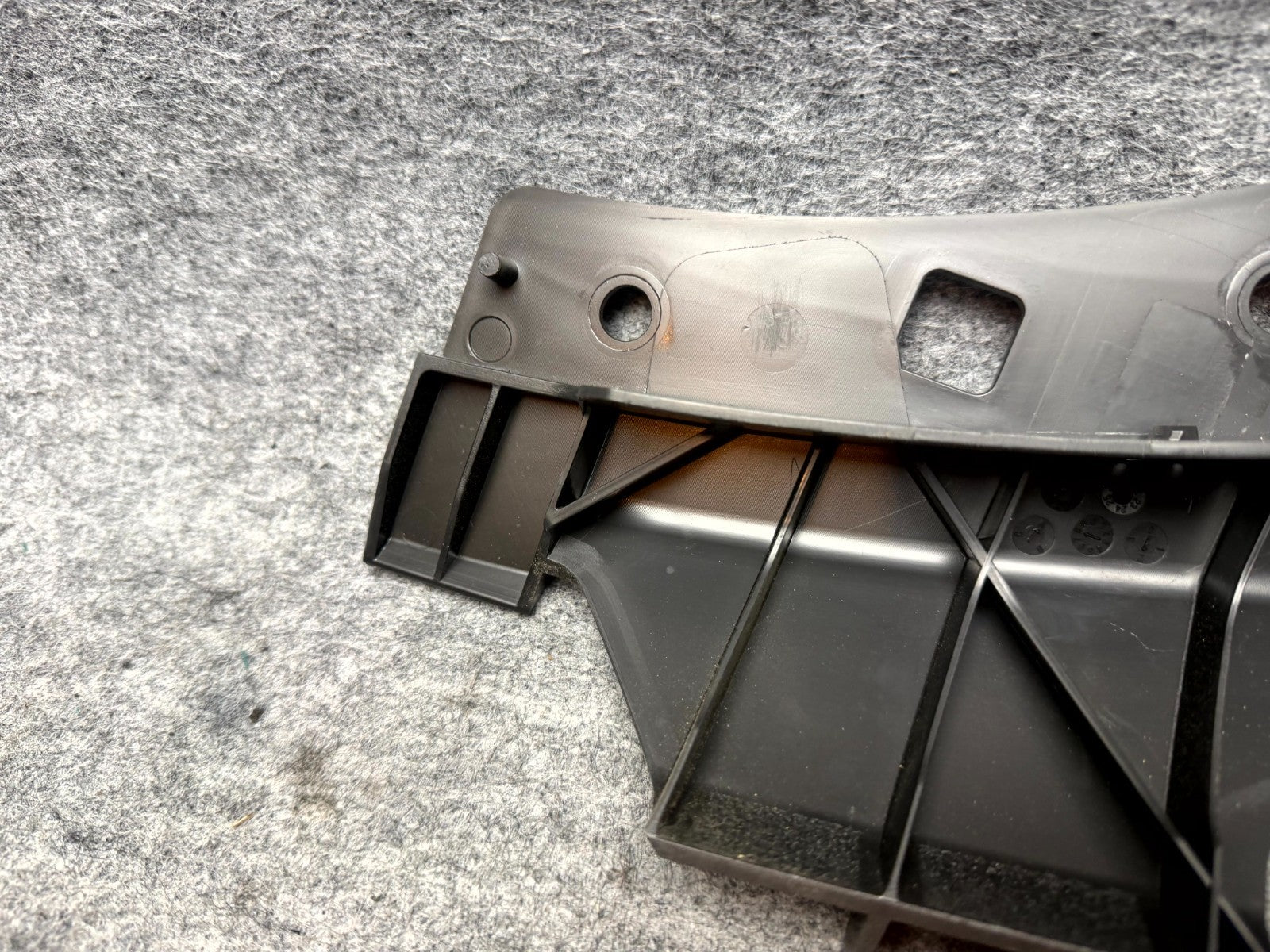 ♦️2017 - 2023 TESLA MODEL 3 FRONT RIGHT UPPER BUMPER BRACKET OEM, 1084170-00-B
