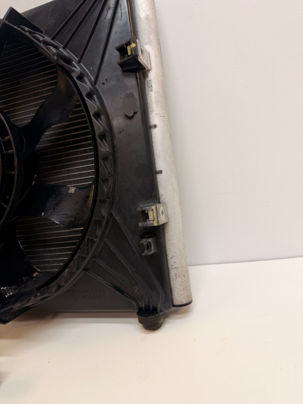 2016-2020 Tesla Model S Radiator Cooling Fan & Shroud Assembly 6008357-00-F OEM