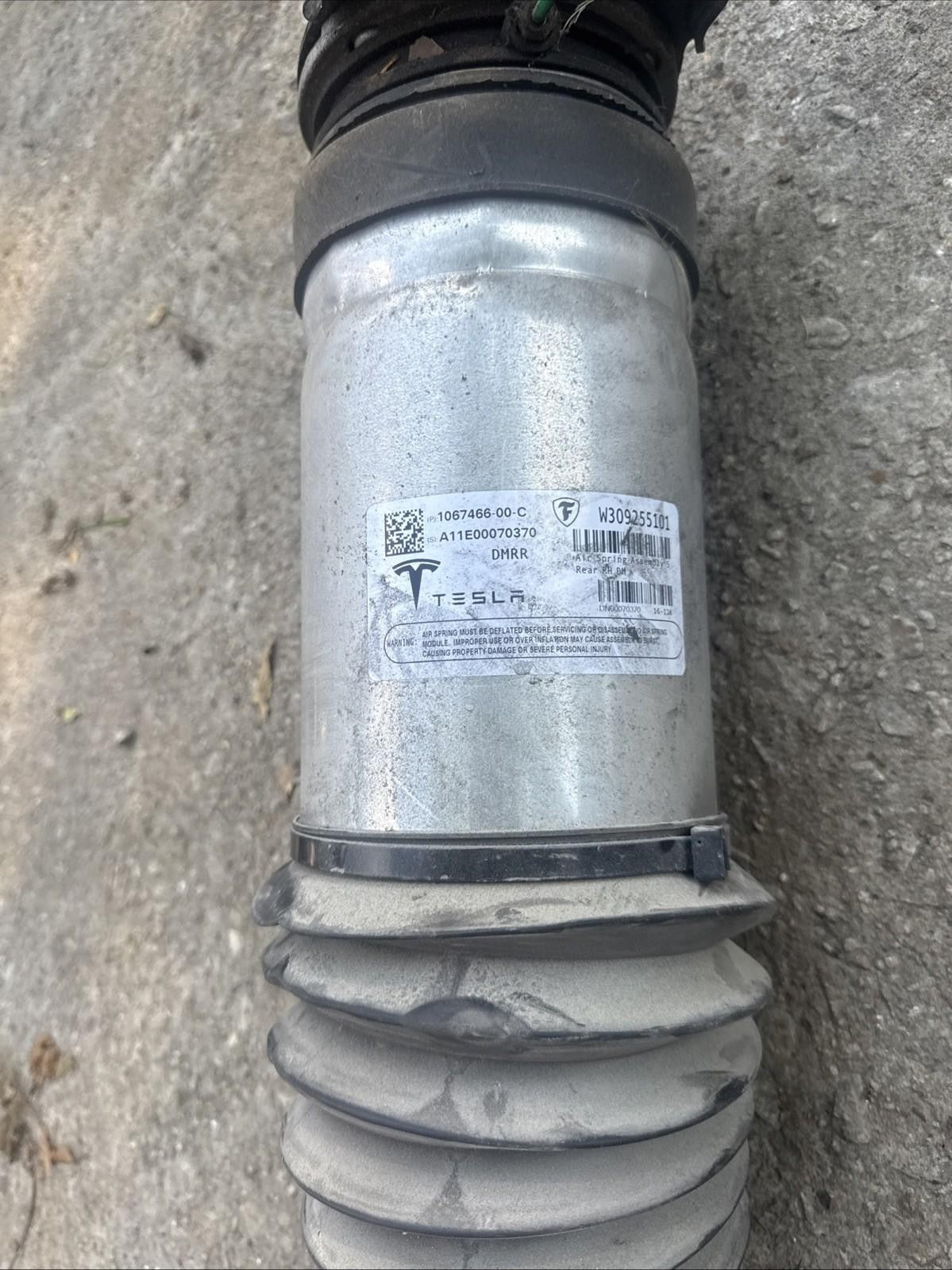 ♦️ 16-20 Model S Rear Right Suspension Spring Shock Absorber OEM, 1067466-00-C