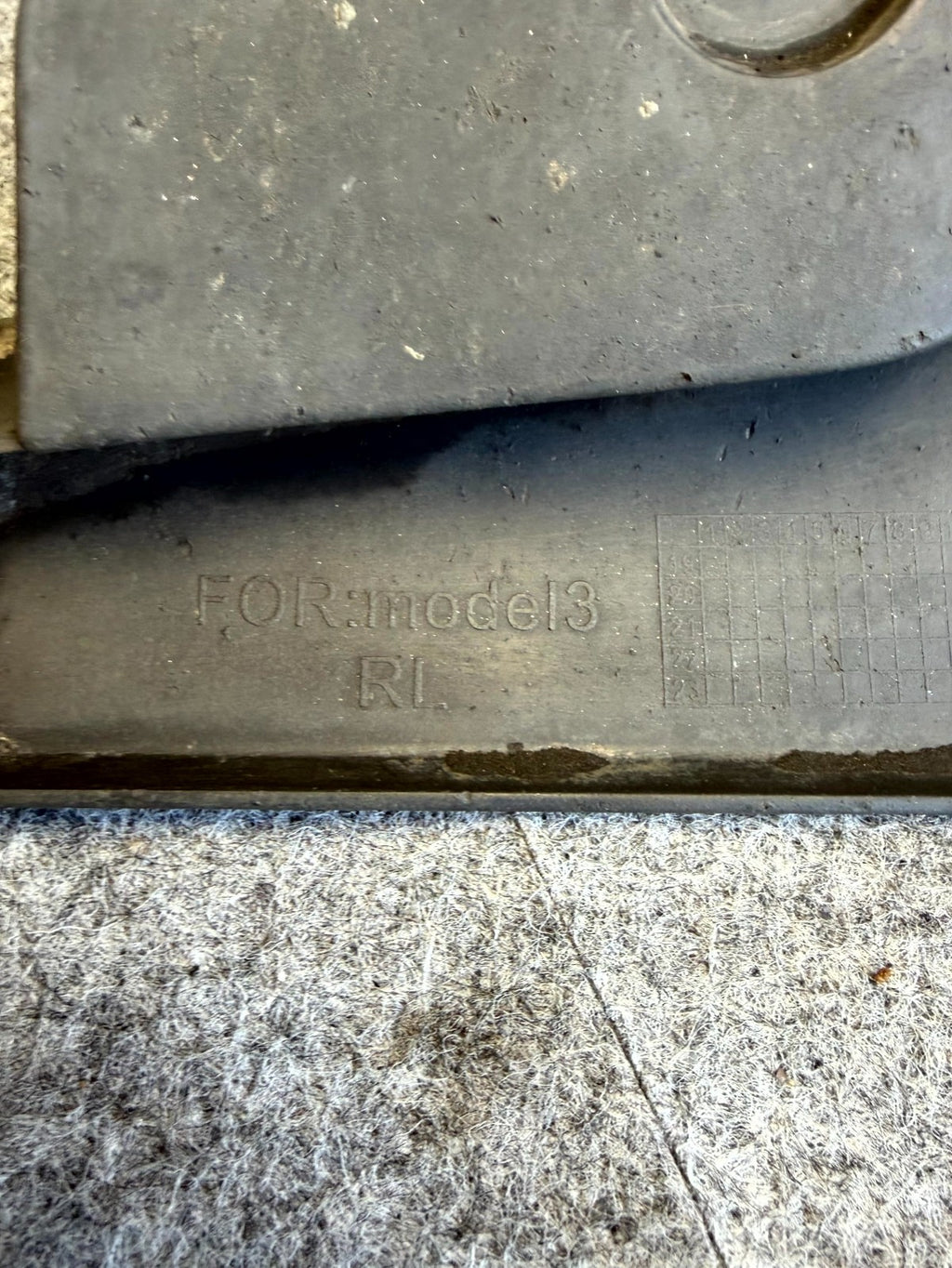 ♦️2017 - 2023 TESLA MODEL 3 REAR LEFT SIDE MUD GUARD FLAP TRIM OEM