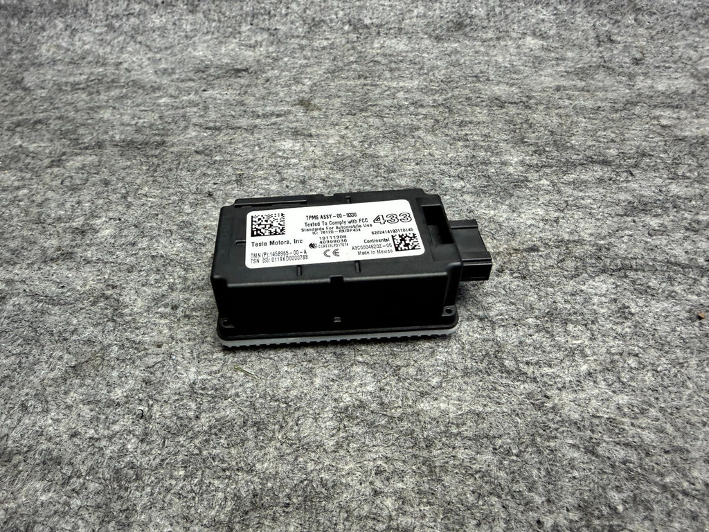 ♦️17-23 TESLA MODEL 3 TIRE PRESSURE MONITORING CONTROL MODULE OEM, 1458965-00-A