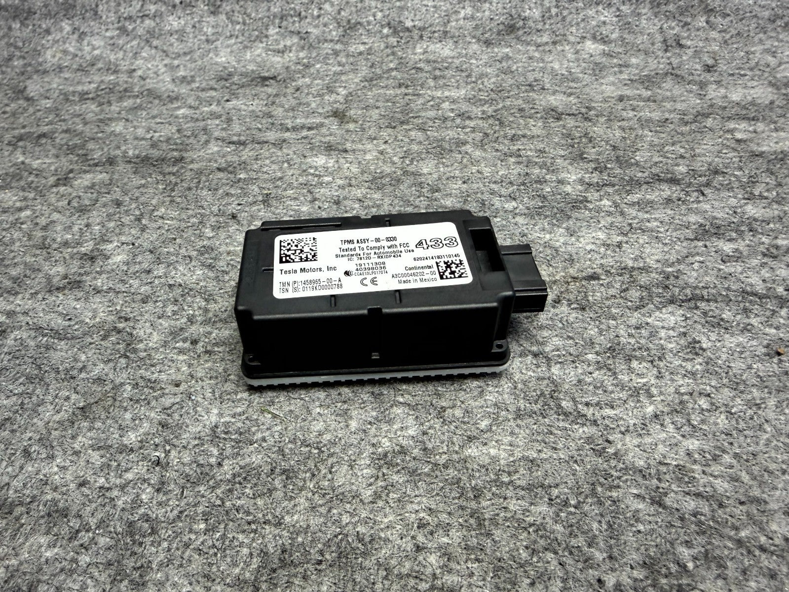 ♦️17-23 TESLA MODEL 3 TIRE PRESSURE MONITORING CONTROL MODULE OEM, 1458965-00-A