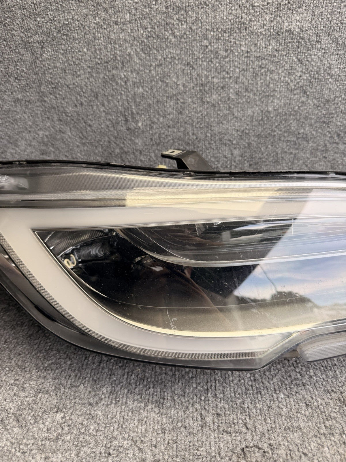 OEM  2016-2020 Tesla Model S Right Passenger Side Headlight 1053571-00-B