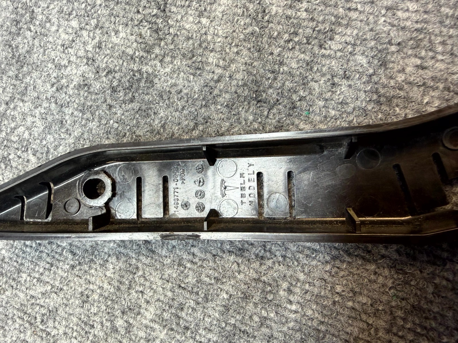 2020 - 2024 TESLA MODEL Y FRONT FENDER BUMPER BRACKET SUPPORT OEM, 1493771-00-B