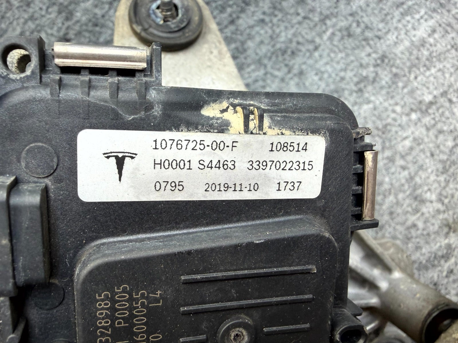 ♦️2017-2023 TESLA MODEL 3 FRONT WINDSHIELD WIPER MOTOR LINKAGE OEM, 1076725-00-F