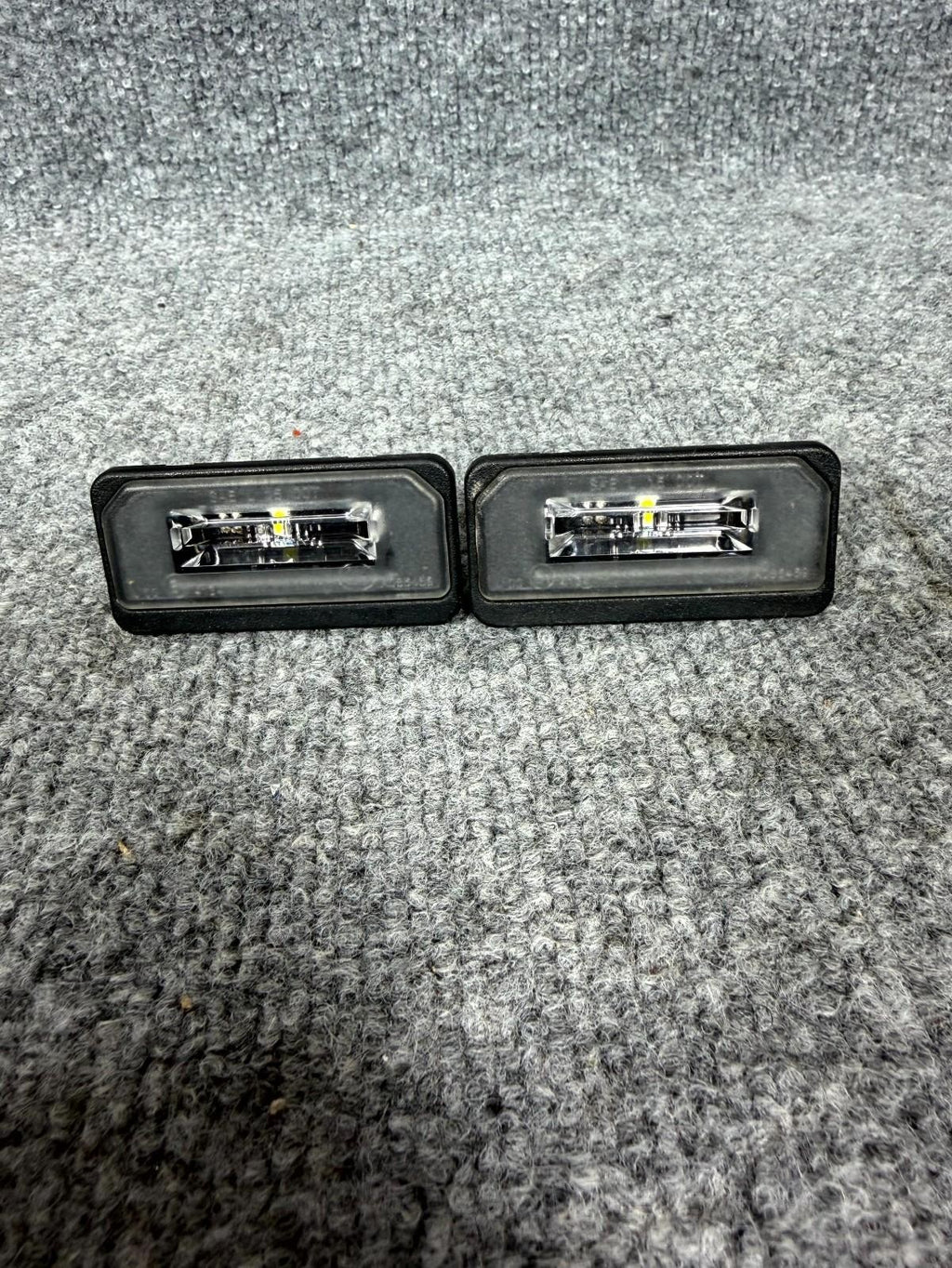 2016-2020 Tesla Model X Rear License Plate Light Lamp Set OEM, 1034341-00-B