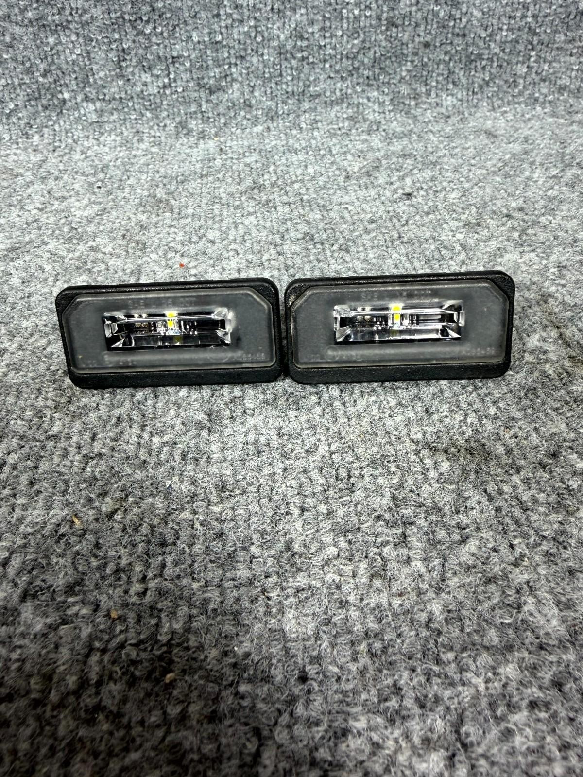 2016-2020 Tesla Model X Rear License Plate Light Lamp Set OEM, 1034341-00-B