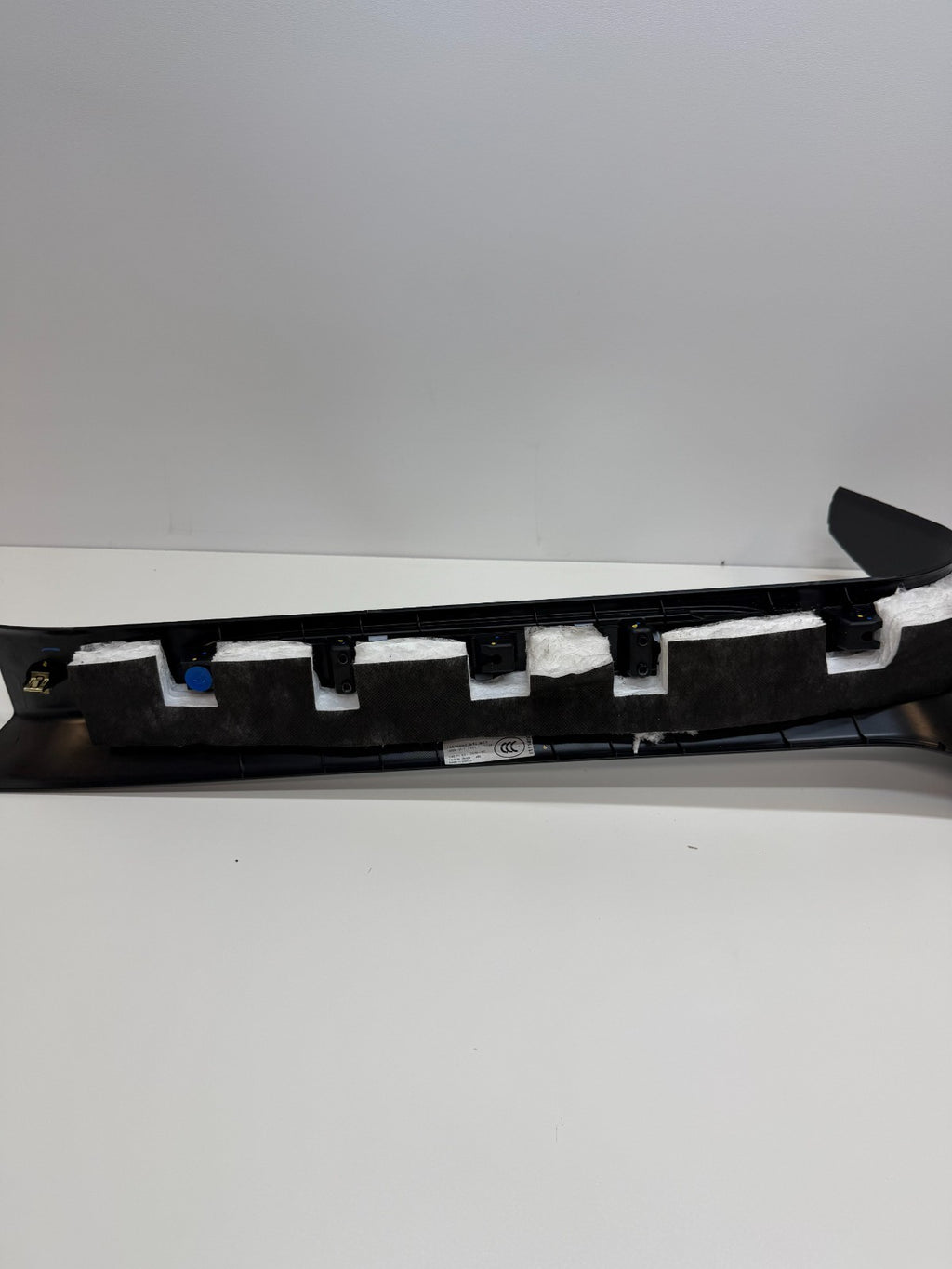 12-20 Tesla S Front Right Passenger Sill Plate Trim Cover Panel 1030391-00-F