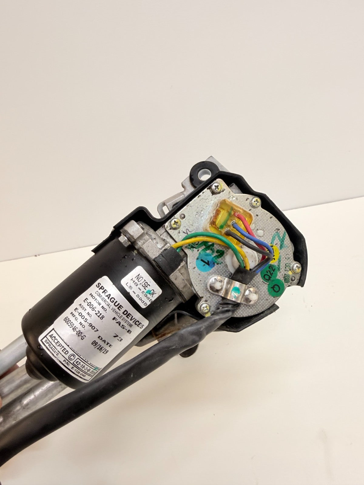 12-20 Tesla Model S Front Windshield Wiper Motor Mechanism Assembly 6005946-00-G