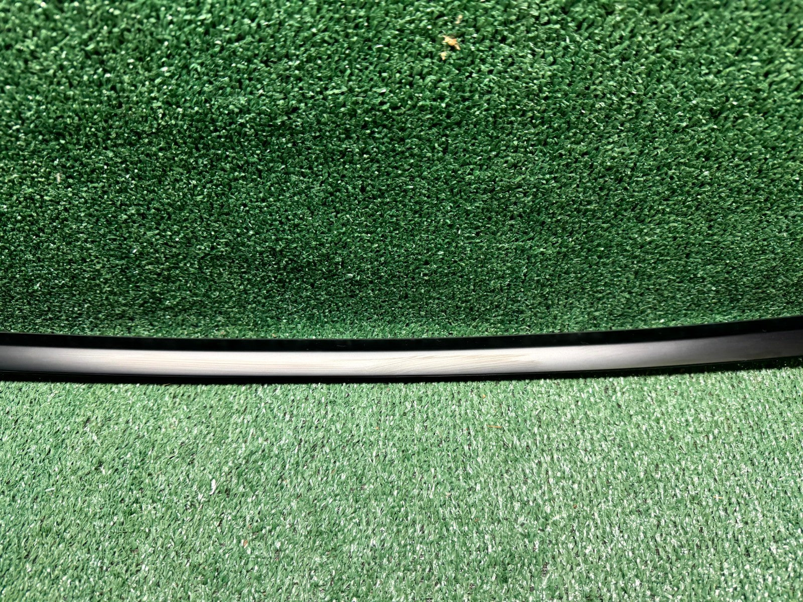 ♦️2020 – 2024 TESLA MODEL Y FRONT LEFT DOOR WINDOW BELT MOLDING OEM 1621166-00-B
