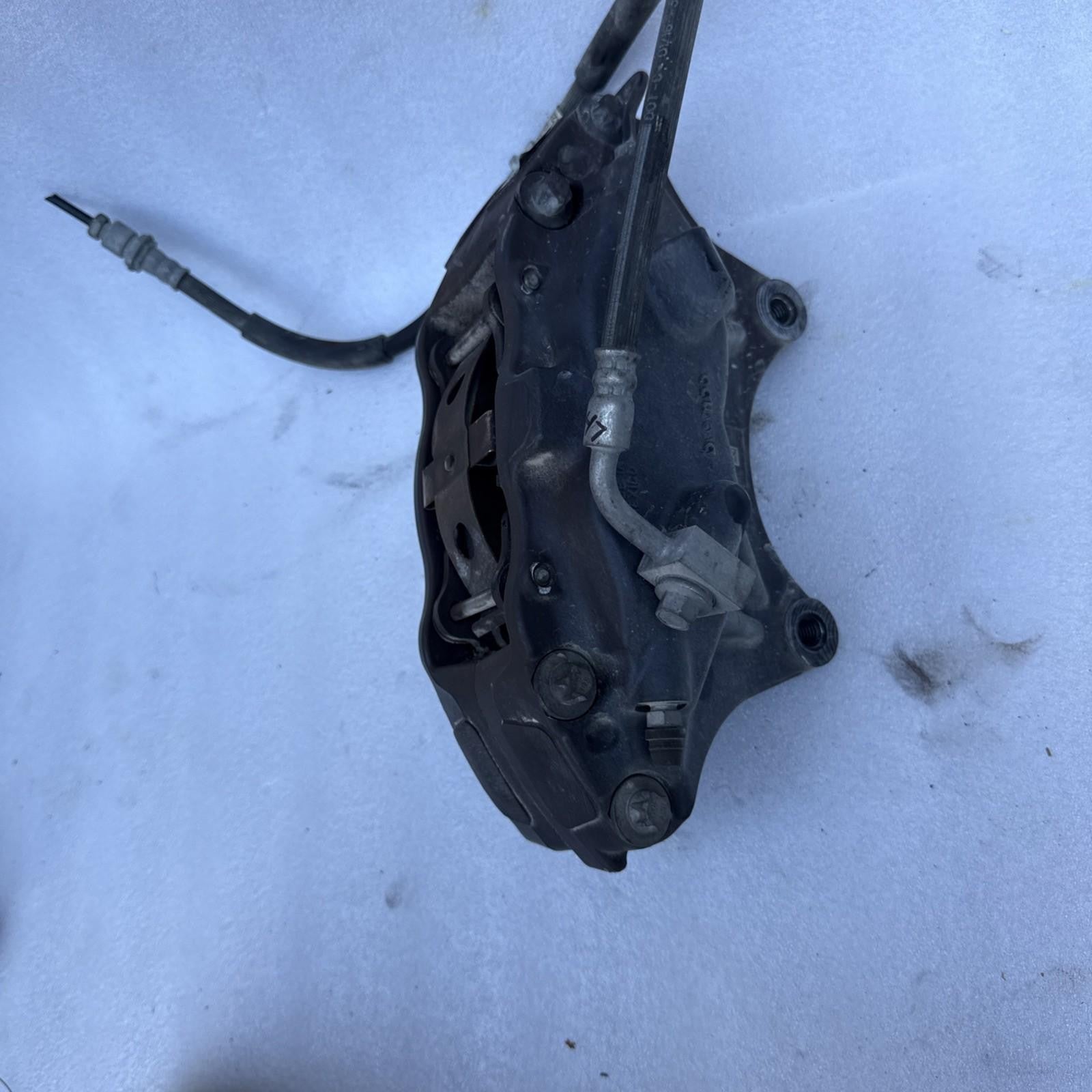 12-20 TESLA MODEL S FRONT RIGHT SIDE BRAKE CALIPER BREMBO OEM 1042640-00-E