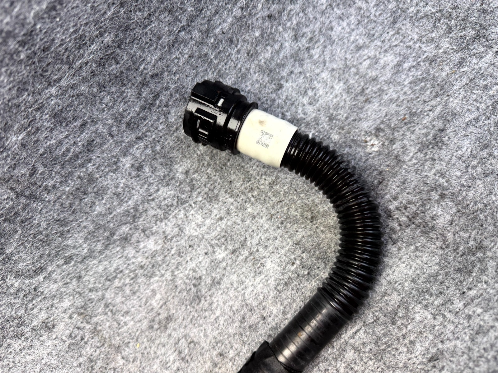 ♦️17-23 TESLA MODEL 3 FRONT RADIATOR WATER COOLANT OUTLET HOSE OEM, 1077603-00-F