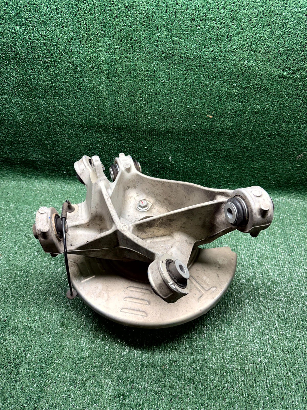♦️2020-2024 TESLA MODEL Y REAR RIGHT SIDE KNUCKLE SPINDLE HUB OEM, 1188416-00-F