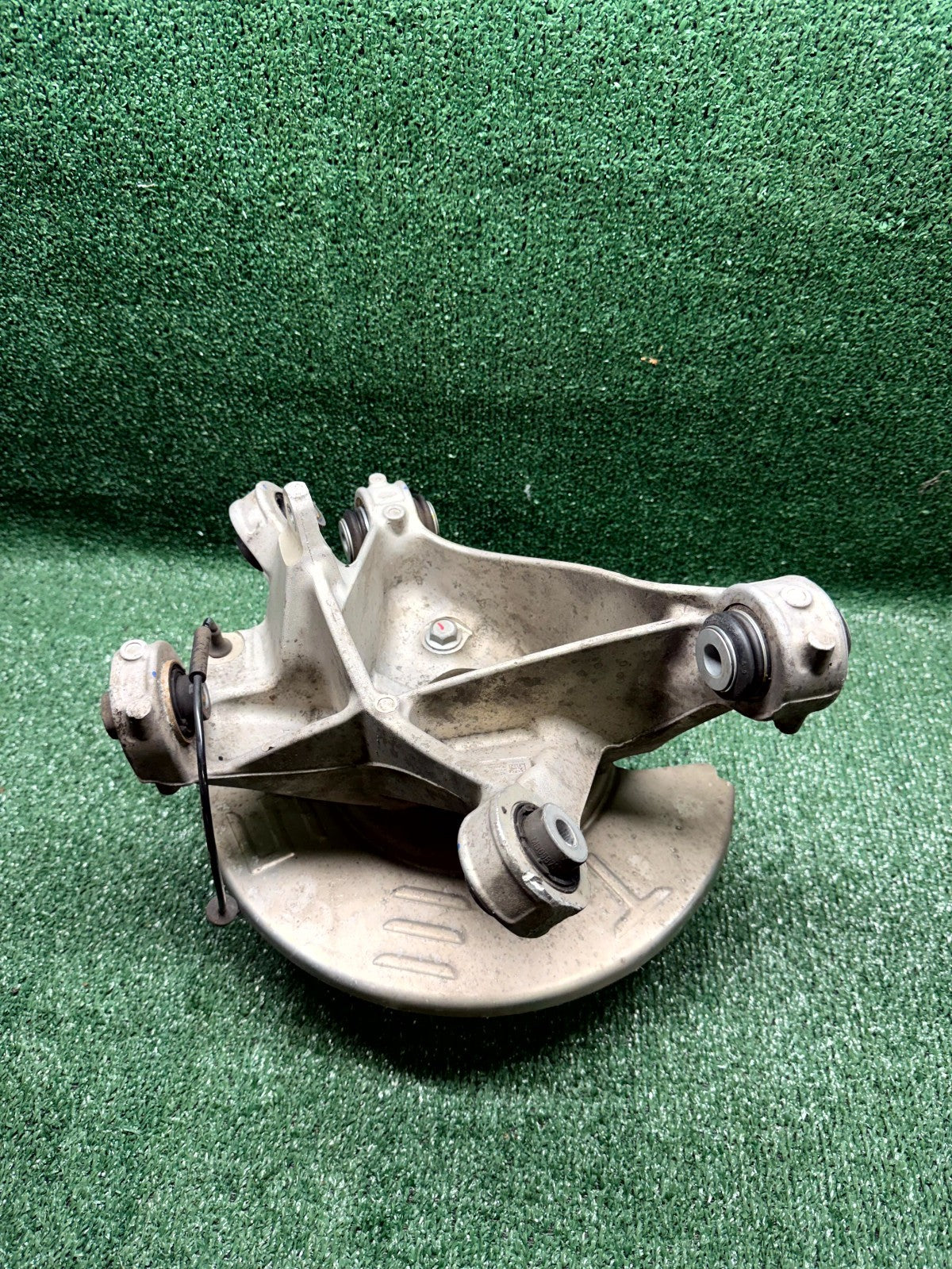 ♦️2020-2024 TESLA MODEL Y REAR RIGHT SIDE KNUCKLE SPINDLE HUB OEM, 1188416-00-F