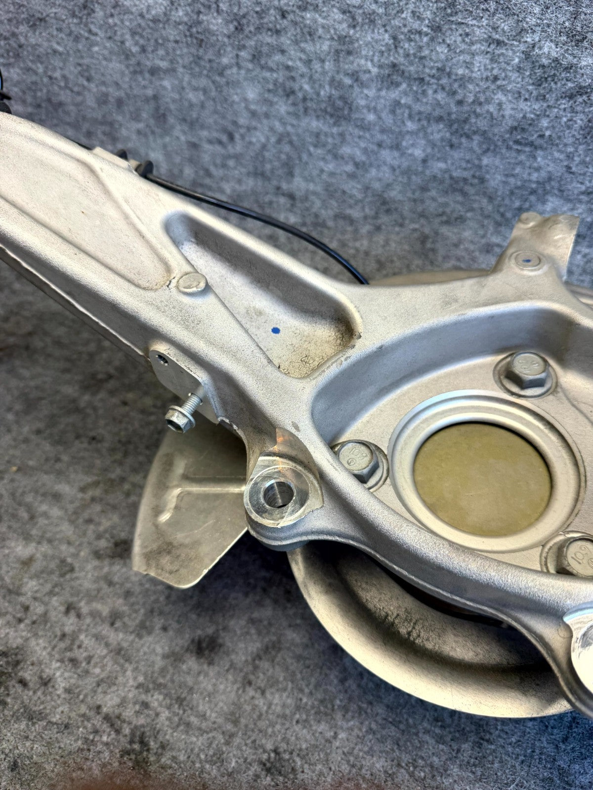 ♦️17-23 TESLA MODEL 3 FRONT LEFT SPINDLE KNUCKLE HUB & SHIELD OEM, 1044311-00-E