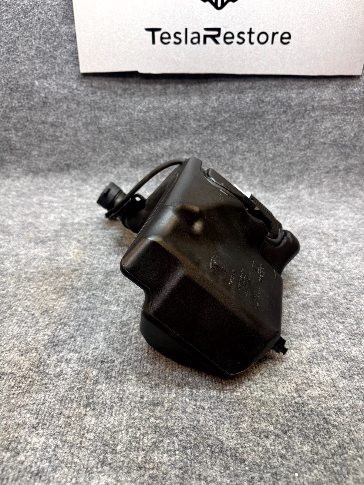 17 - 23 TESLA MODEL 3 FRONT WINDSHIELD WASHER FLUID RESERVOIR OEM, 1096062-00-H