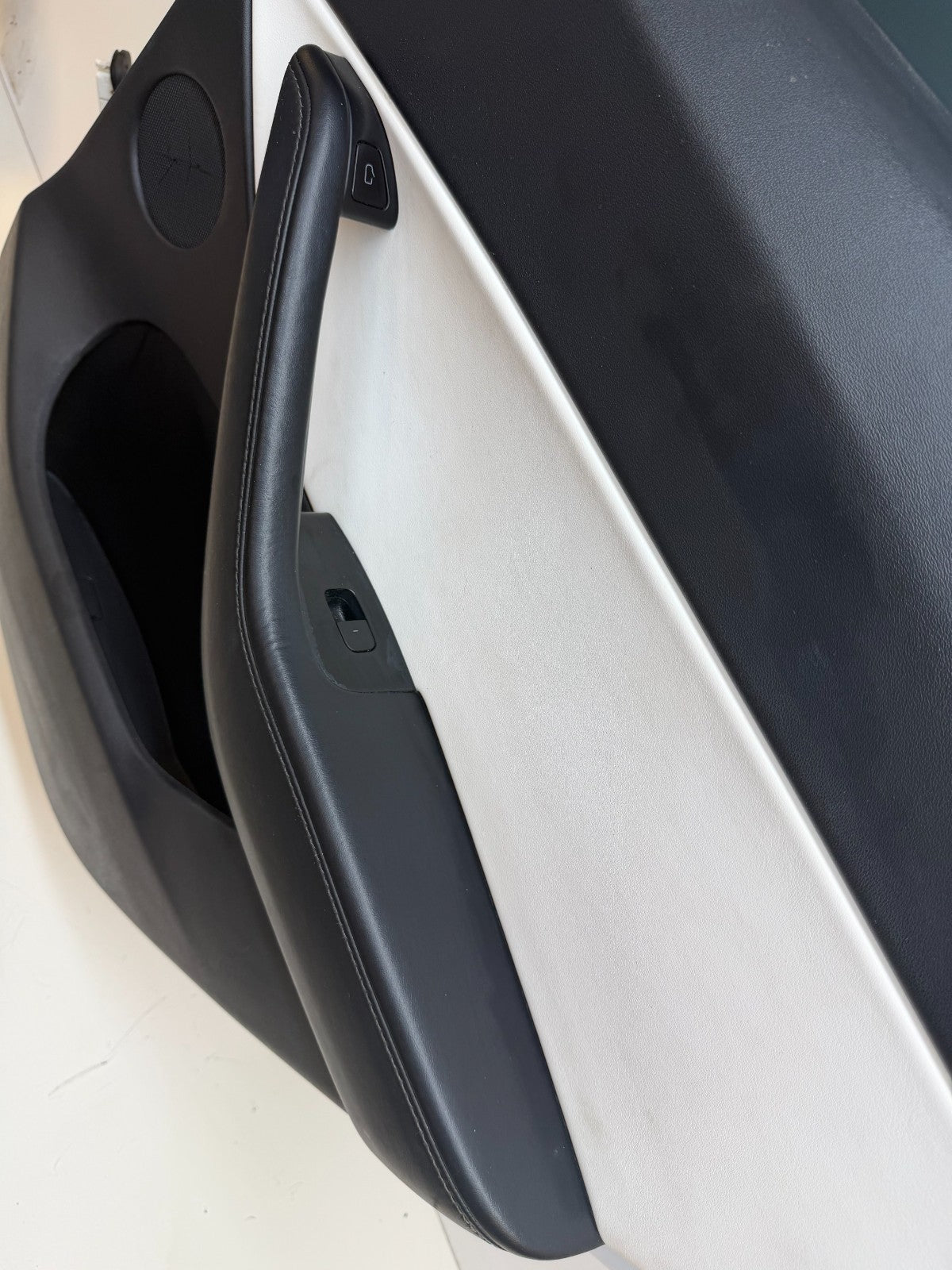 2020-24 Tesla Model Y Rear Right Passenger Side Complete Door Assembly White