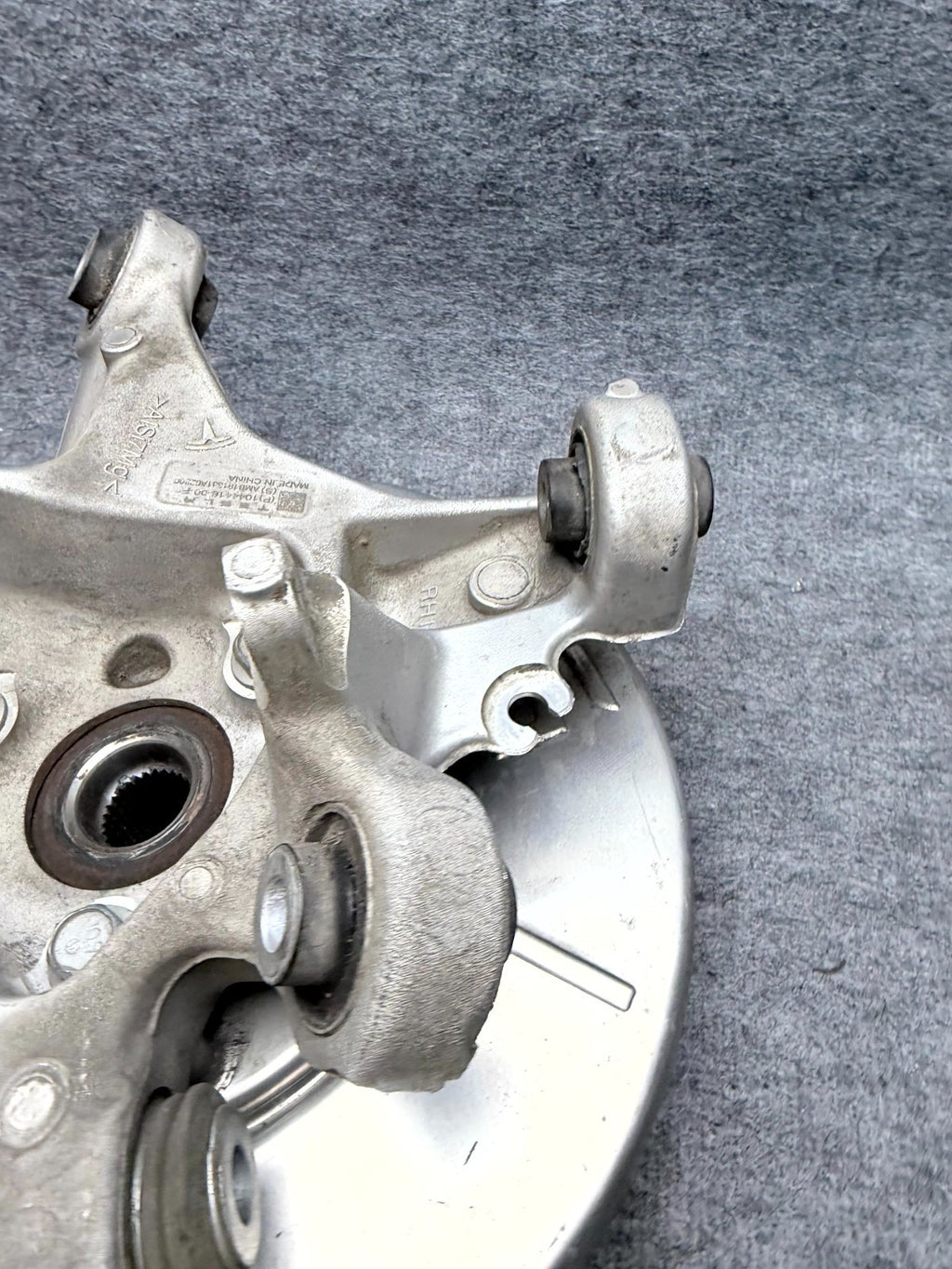 ♦️17-23 TESLA MODEL 3 REAR RIGHT SIDE SPINDLE KNUCKLE WHEEL HUB OEM, 104441600F