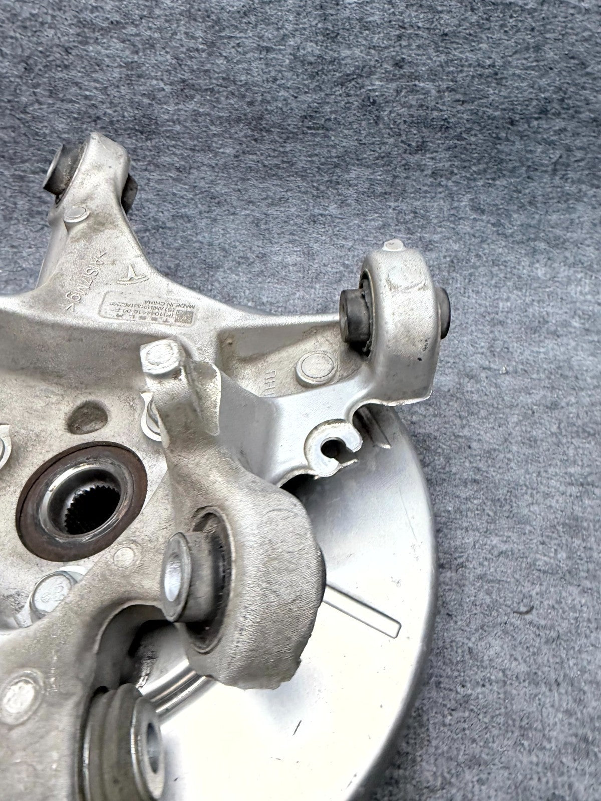 ♦️17-23 TESLA MODEL 3 REAR RIGHT SIDE SPINDLE KNUCKLE WHEEL HUB OEM, 104441600F