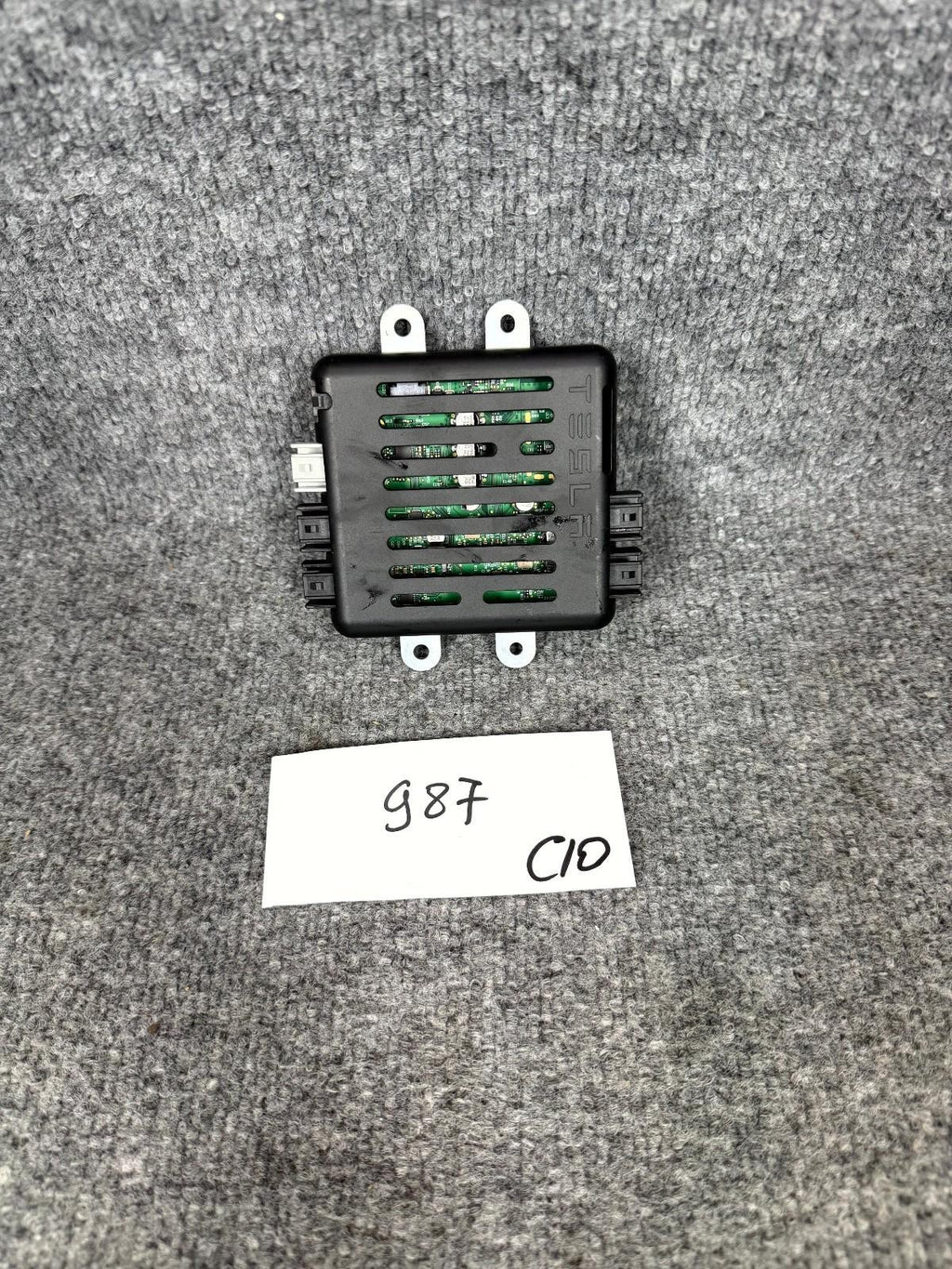 2016 - 2020 Tesla Model X Usb Hub W/ Wifi Control Module OEM, 1042829-00-F