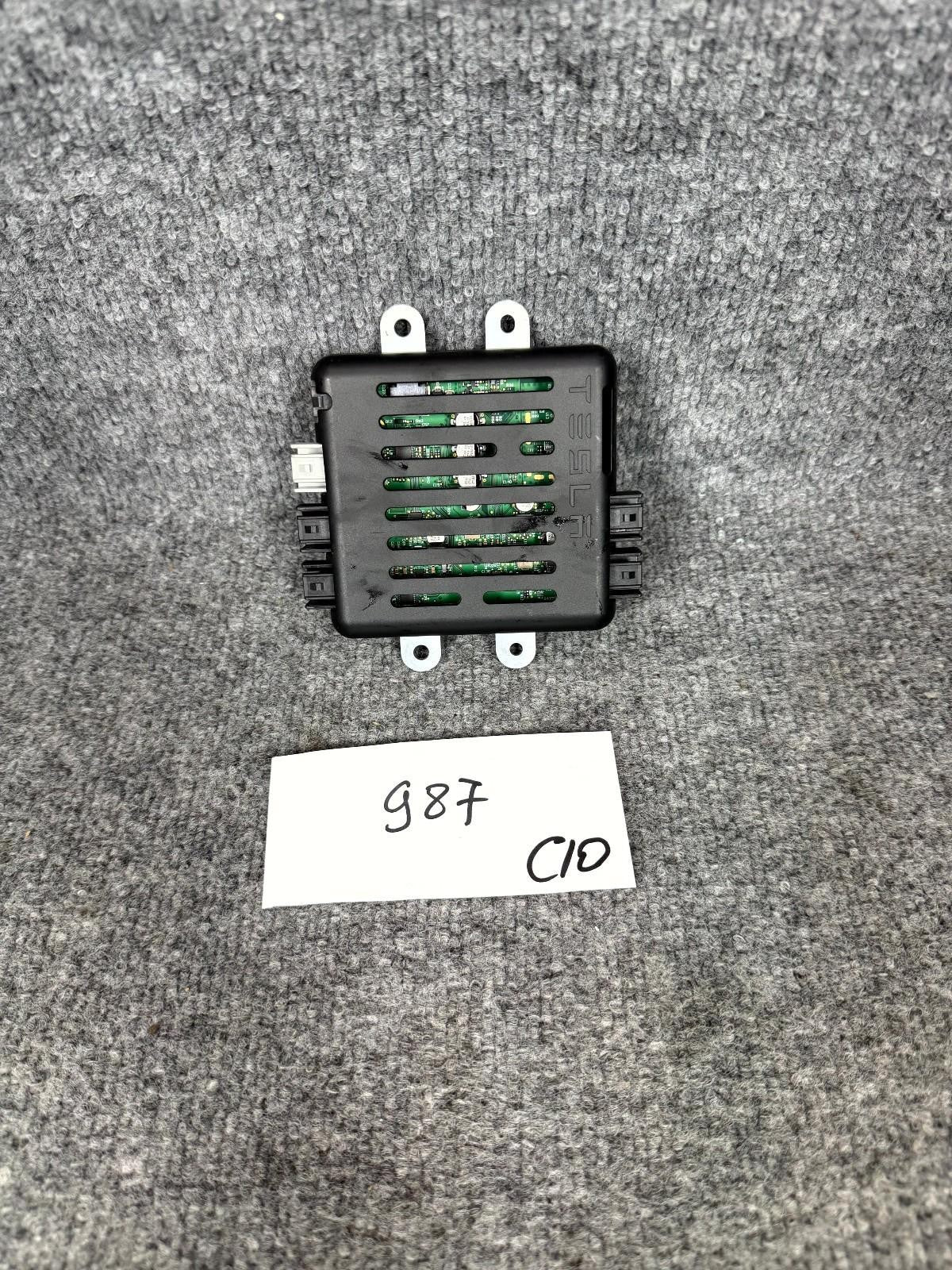 2016 - 2020 Tesla Model X Usb Hub W/ Wifi Control Module OEM, 1042829-00-F