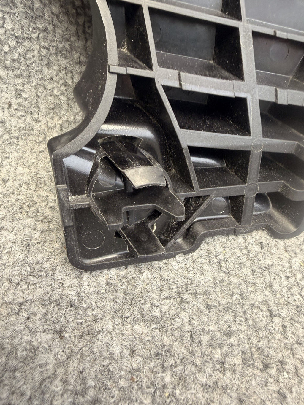 💢2024-2025 Tesla Model 3 Rear Left Driver Side Bumper Bracket OEM