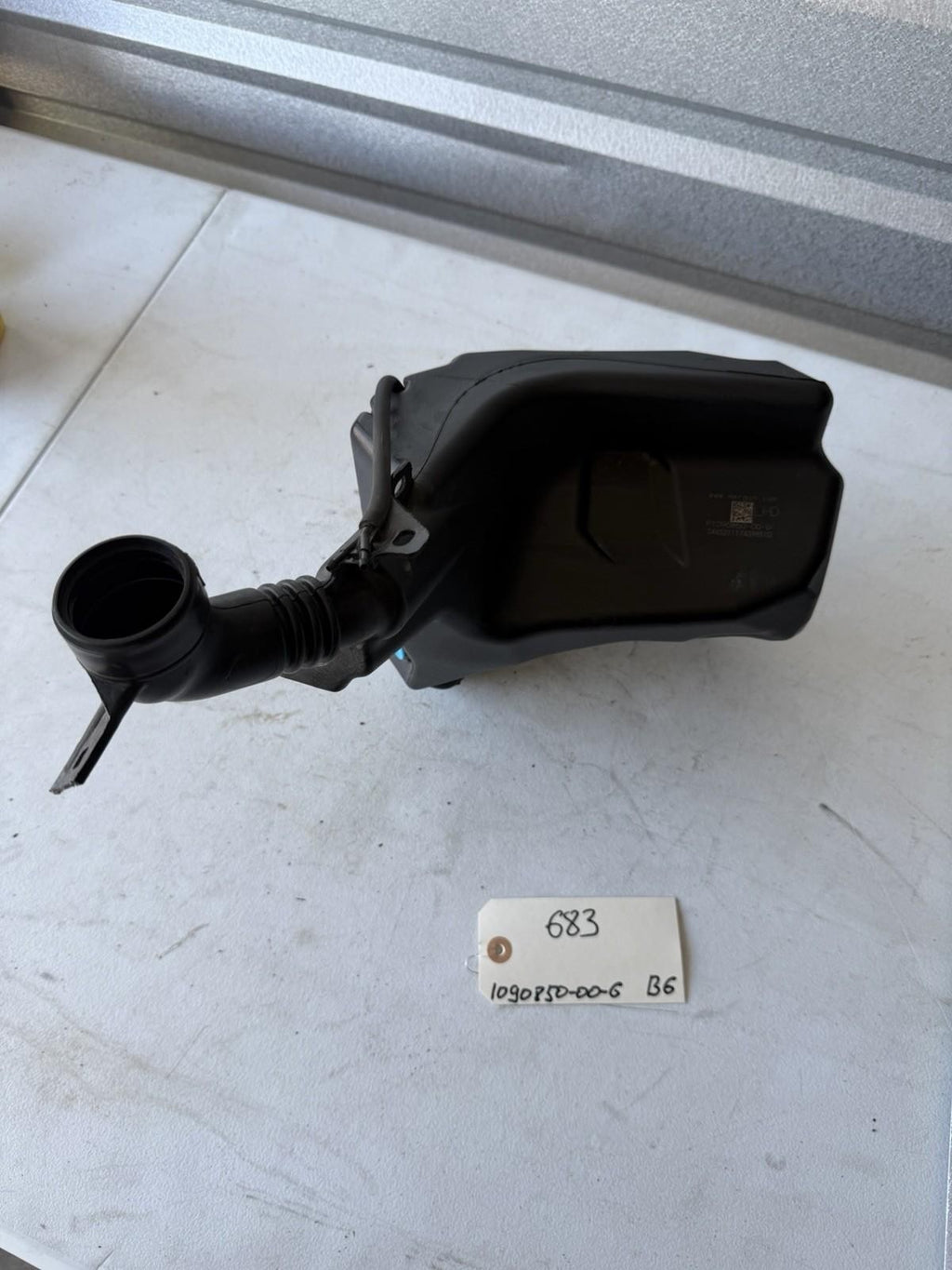 ♦️17 - 23 TESLA MODEL 3 WINDSHIELD WIPER WASHER RESERVOIR TANK OEM, 1090850-00-G